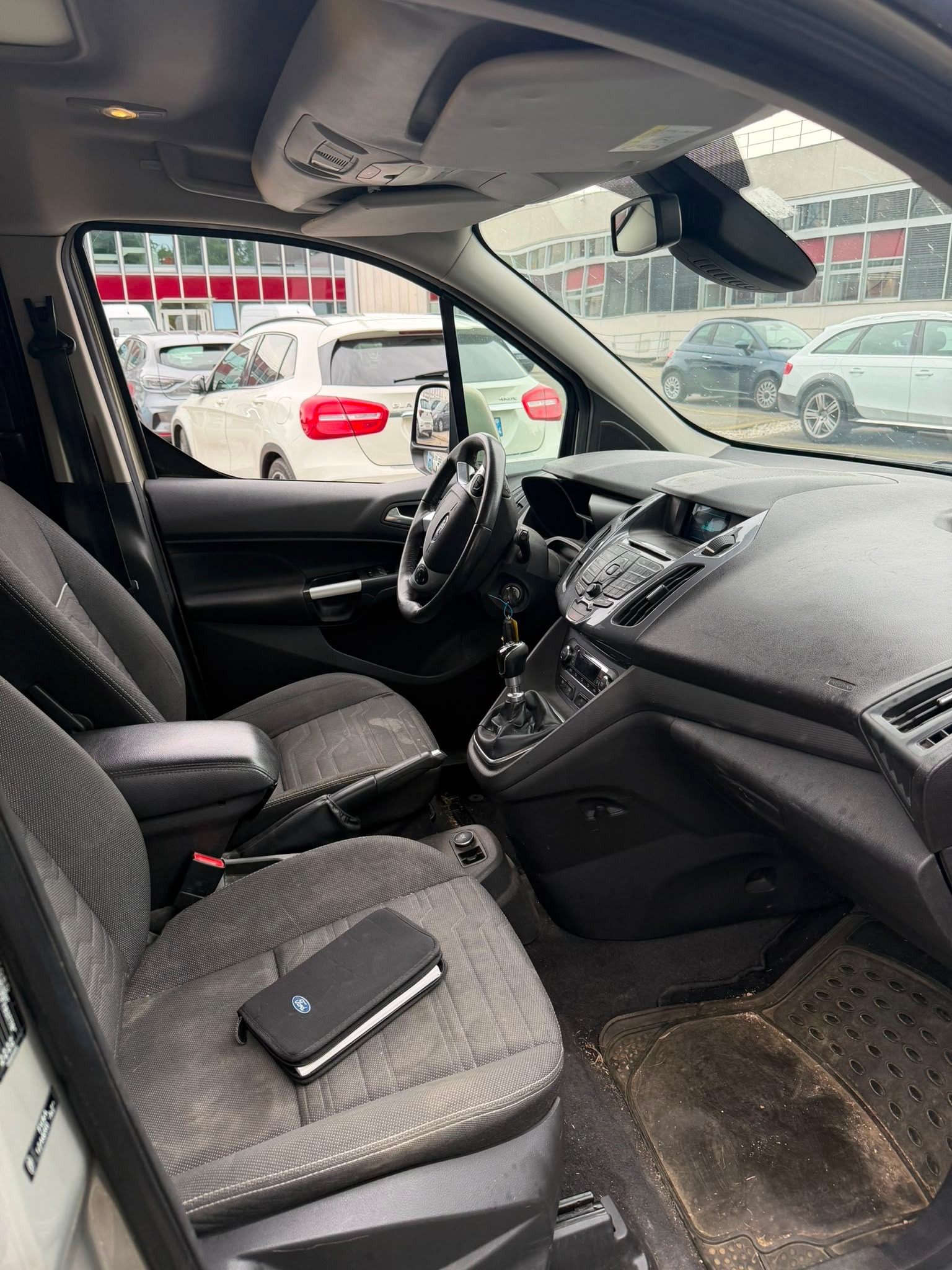 FORD Tourneo Connect 1.0 SCTi Titanium-image-9