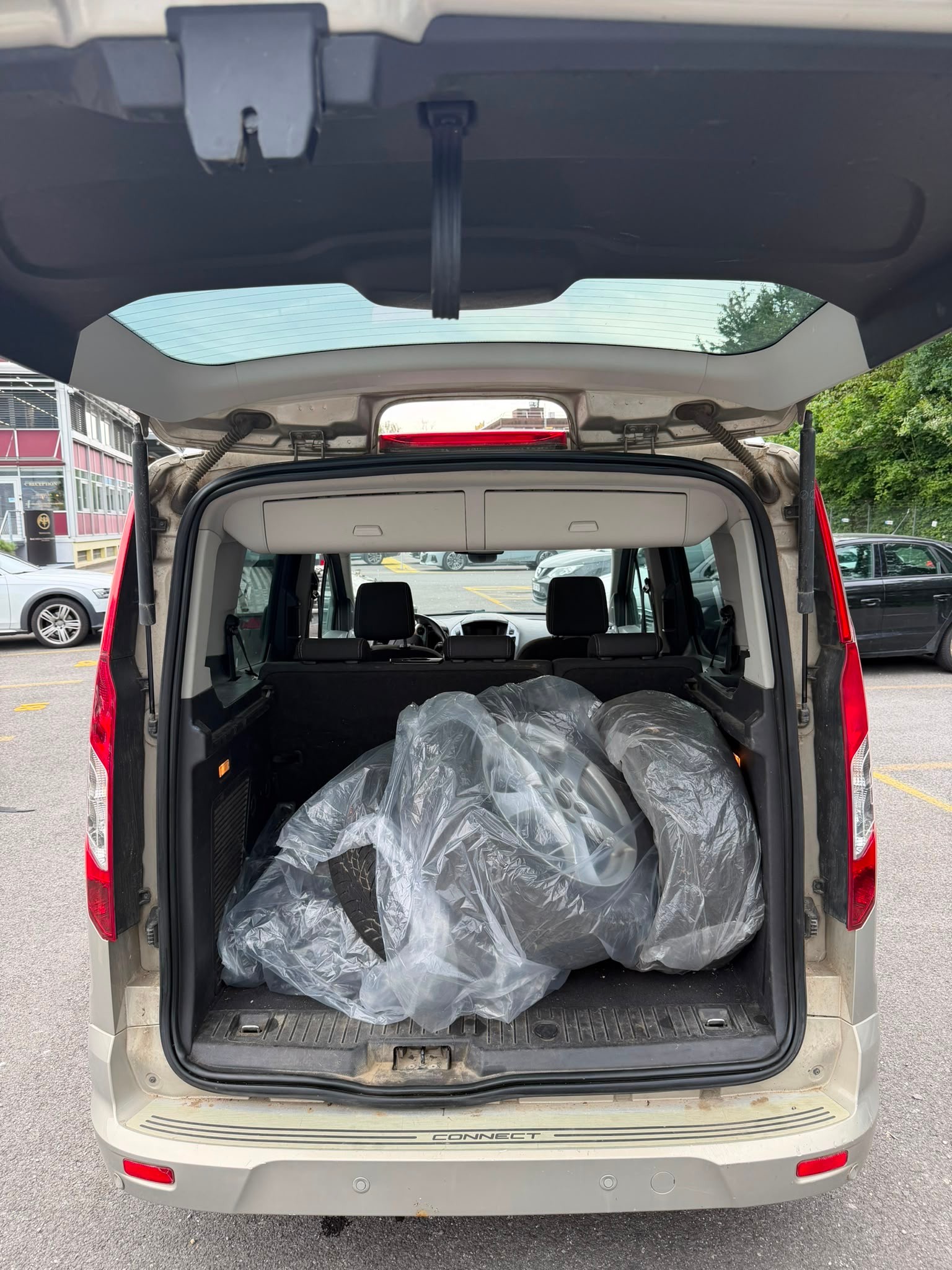 FORD Tourneo Connect 1.0 SCTi Titanium-image-6