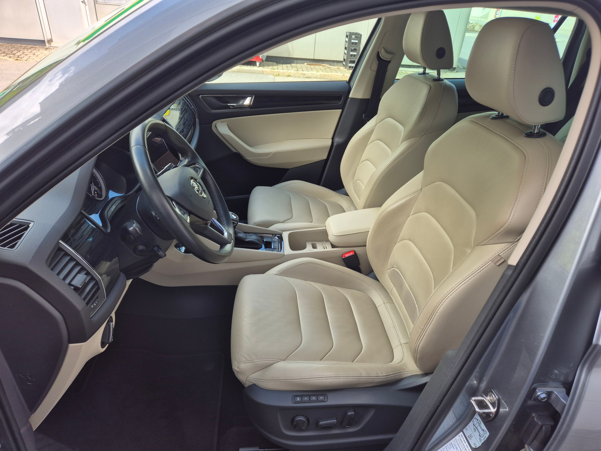 SKODA Kodiaq 2.0 TSI 4x4 Style-image-7