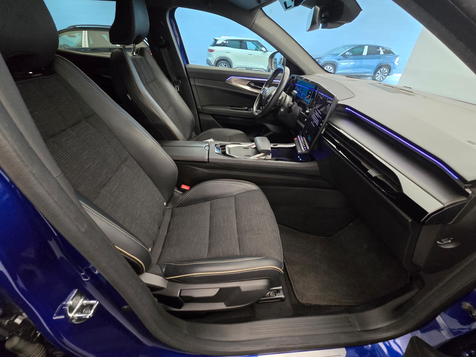 RENAULT Austral 1.2 HEV 200 Iconic A-image-11