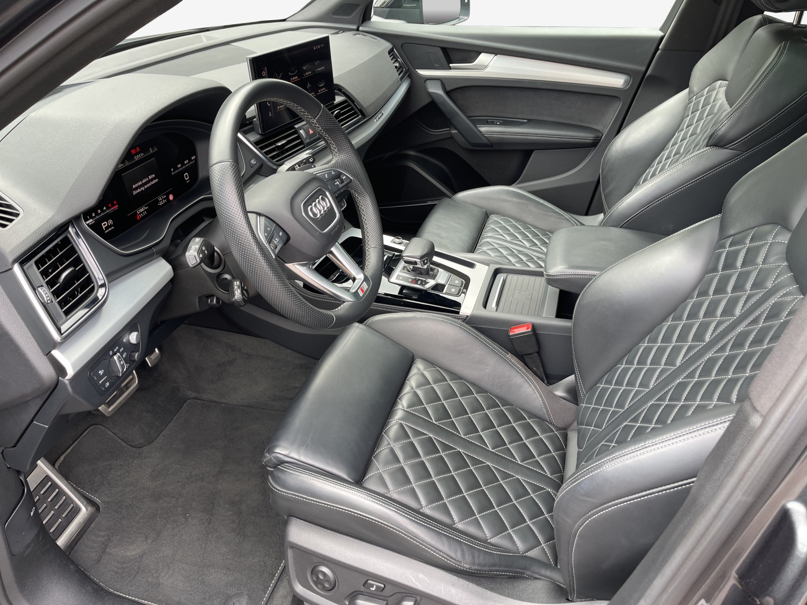AUDI Q5 40 TDI Black Edition quattro S-tronic-image-7