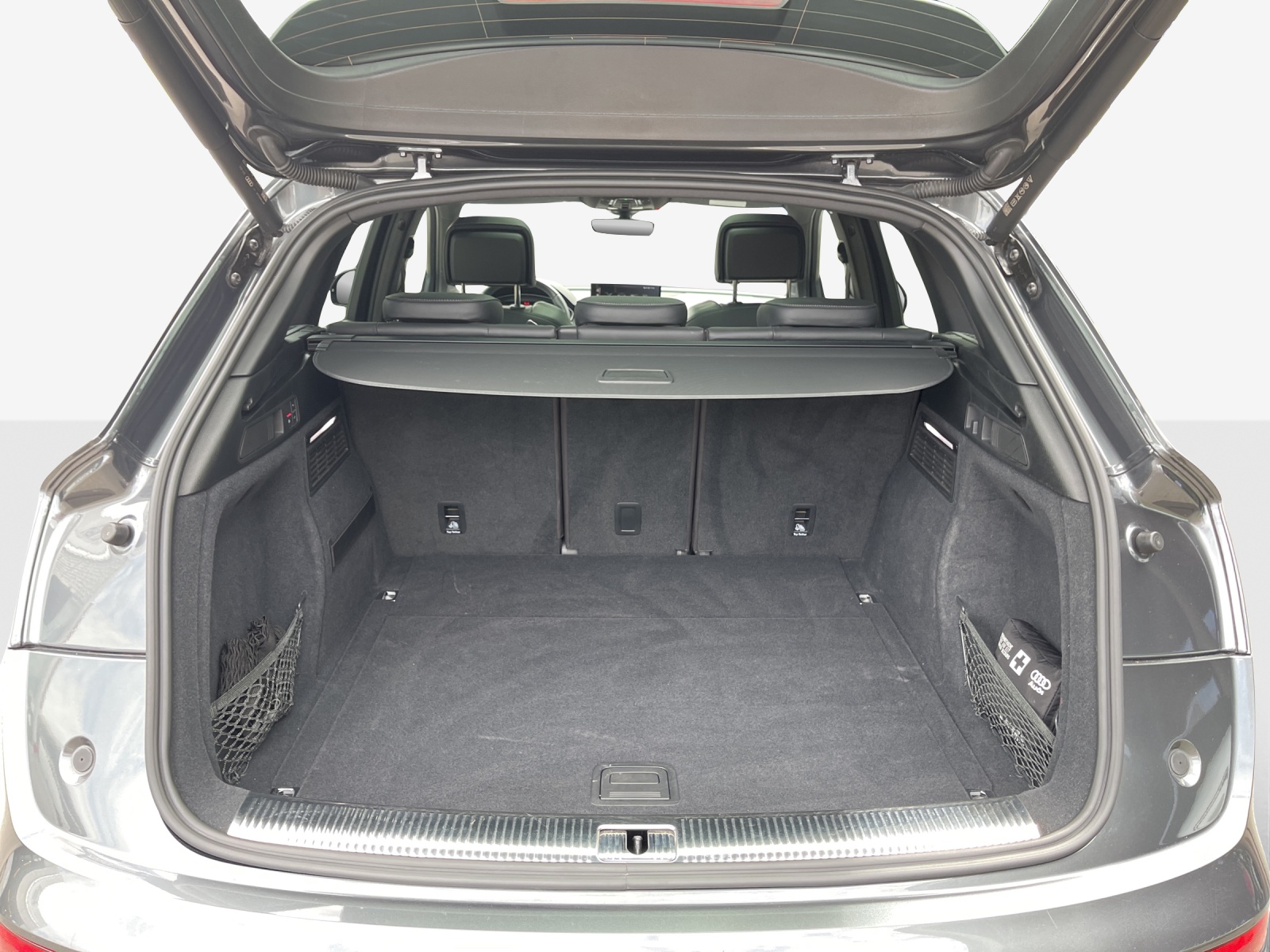 AUDI Q5 40 TDI Black Edition quattro S-tronic-image-12