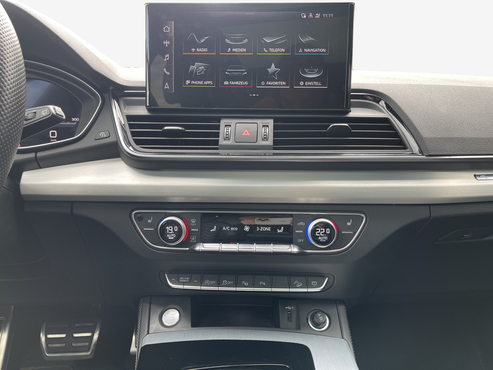 AUDI Q5 40 TDI Black Edition quattro S-tronic-image-10