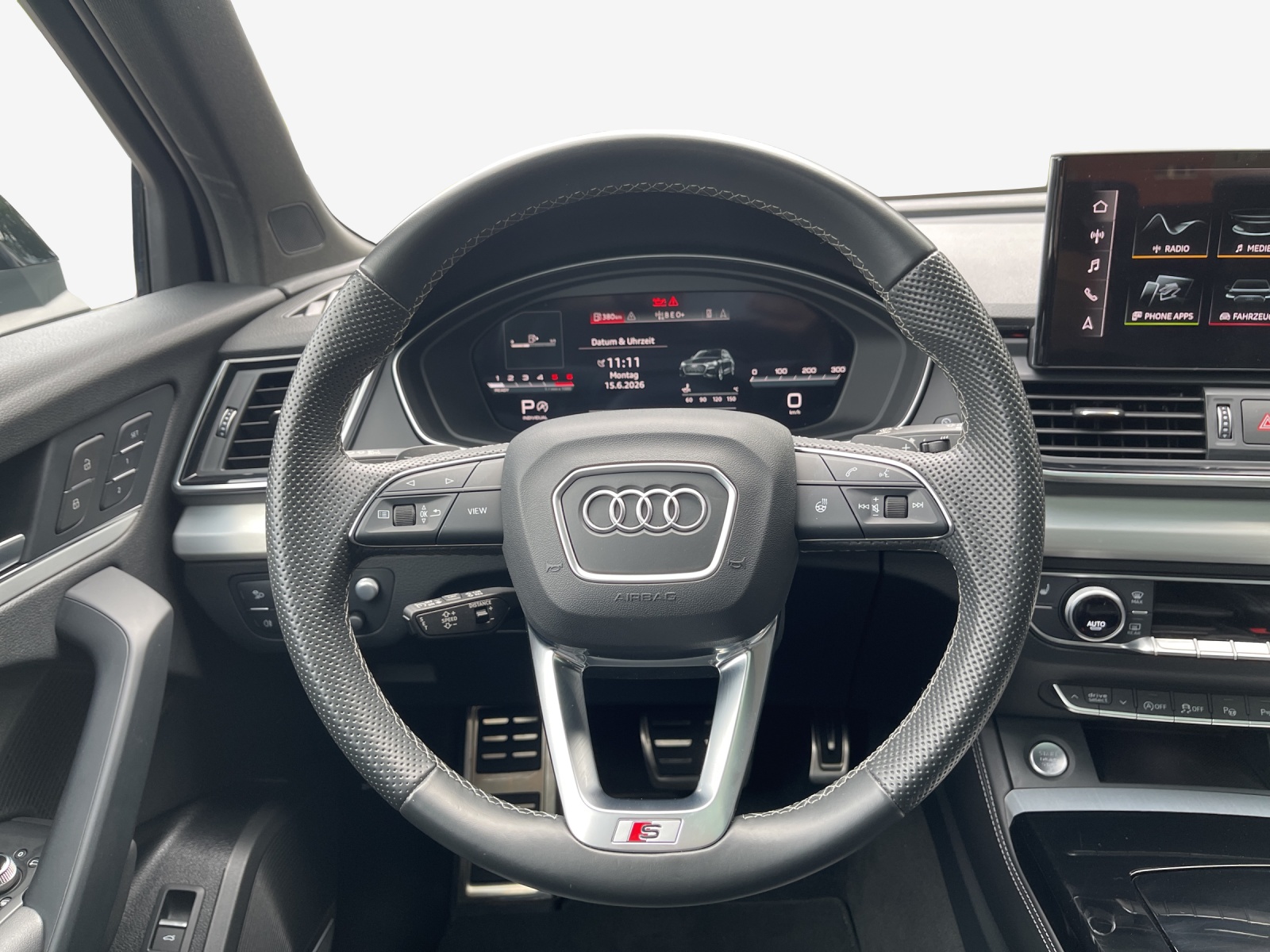 AUDI Q5 40 TDI Black Edition quattro S-tronic-image-9
