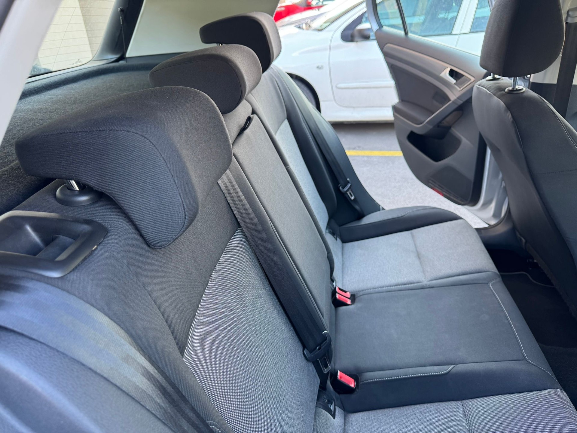 VW Golf 1.6 TDI Comfortline-image-4