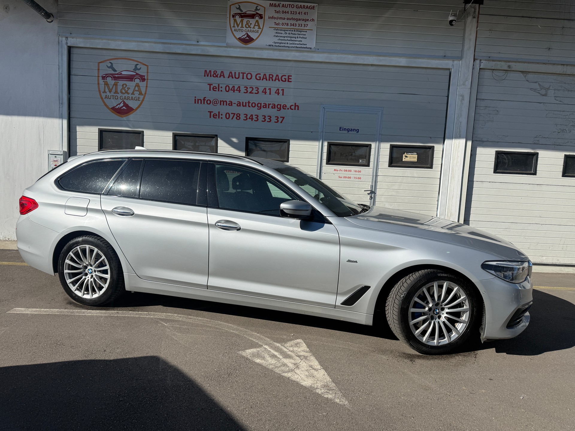 BMW 530d xDrive Touring Sport Line Steptronic-image-3