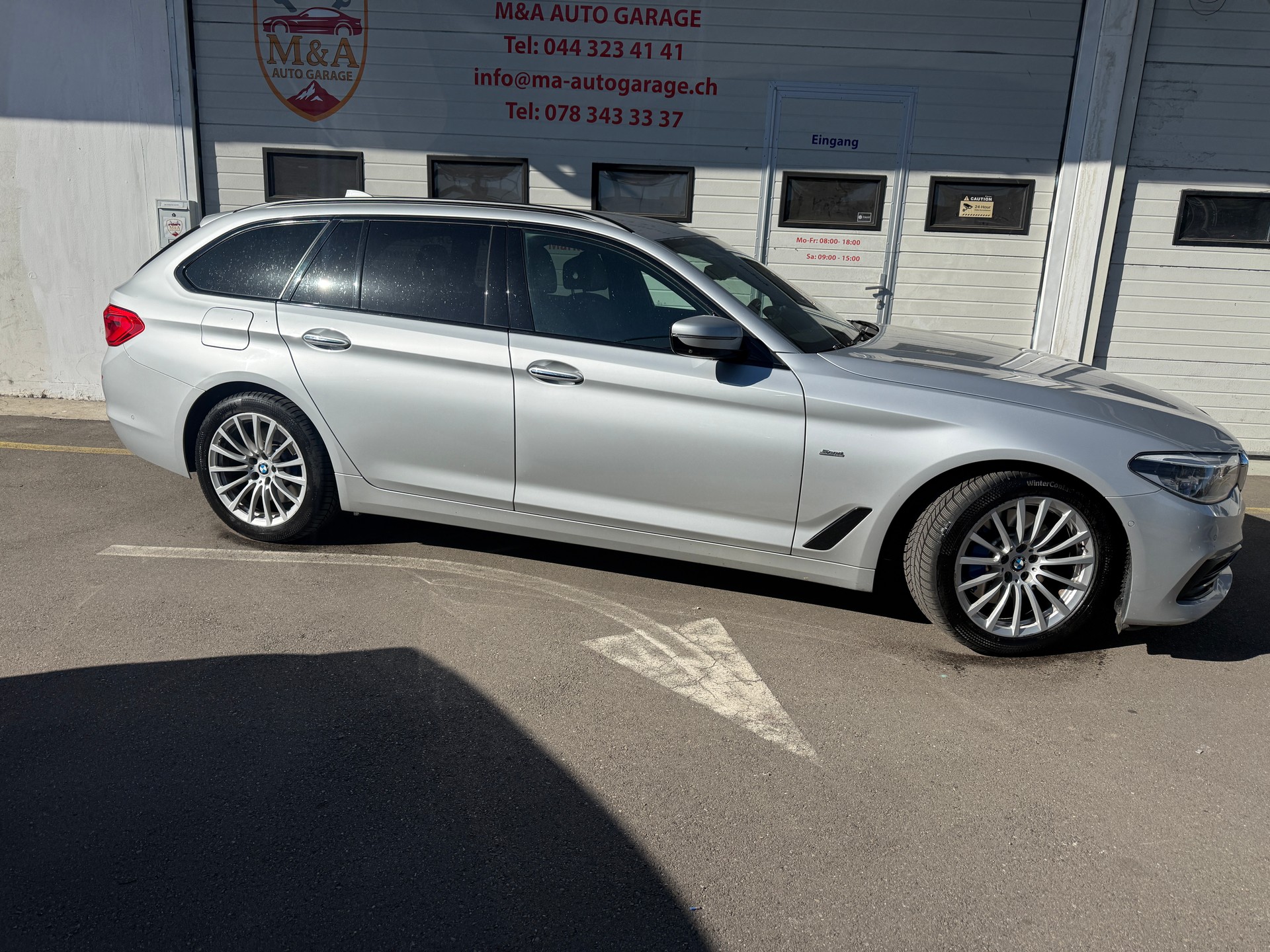 BMW 530d xDrive Touring Sport Line Steptronic-image-2