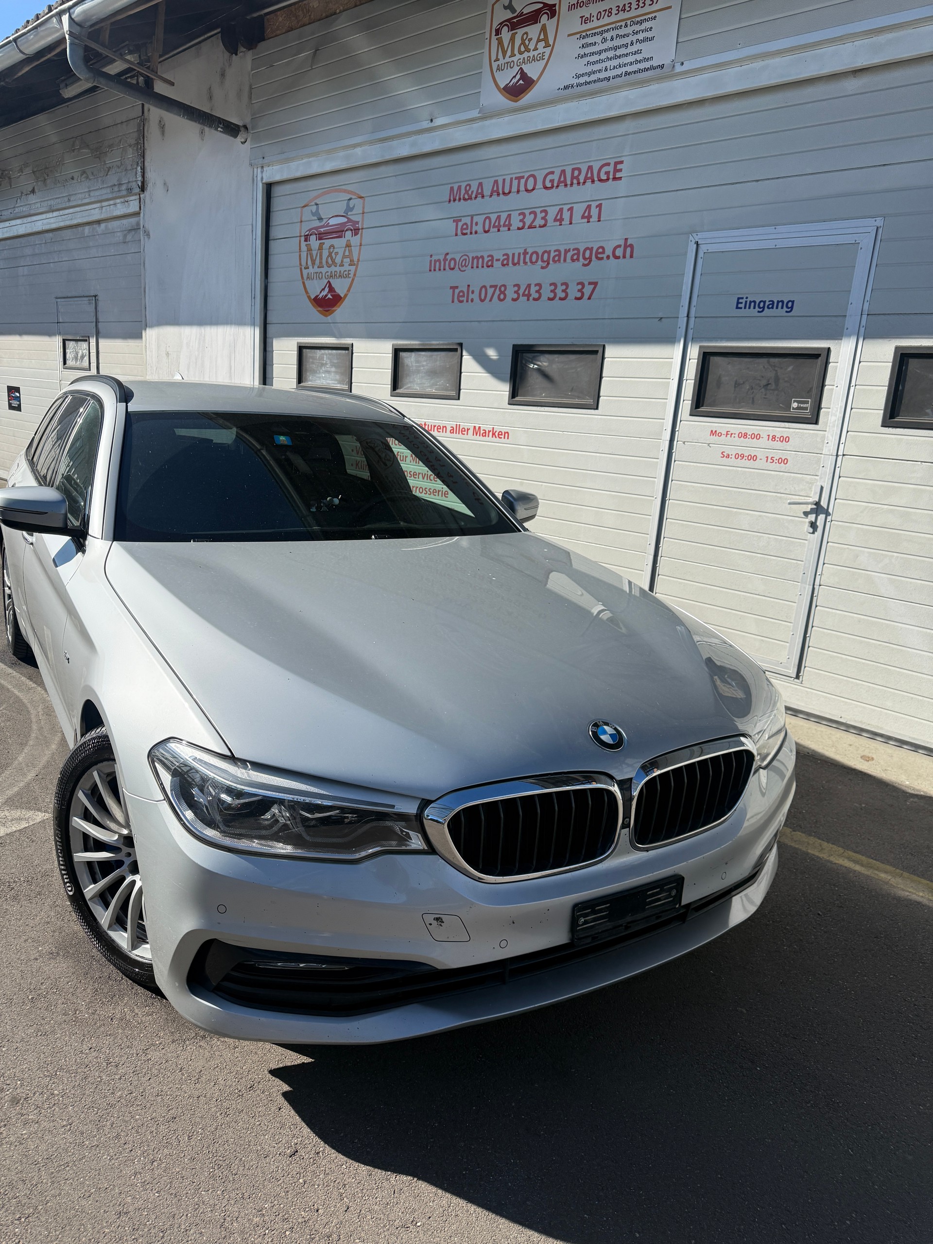 BMW 530d xDrive Touring Sport Line Steptronic-image-1
