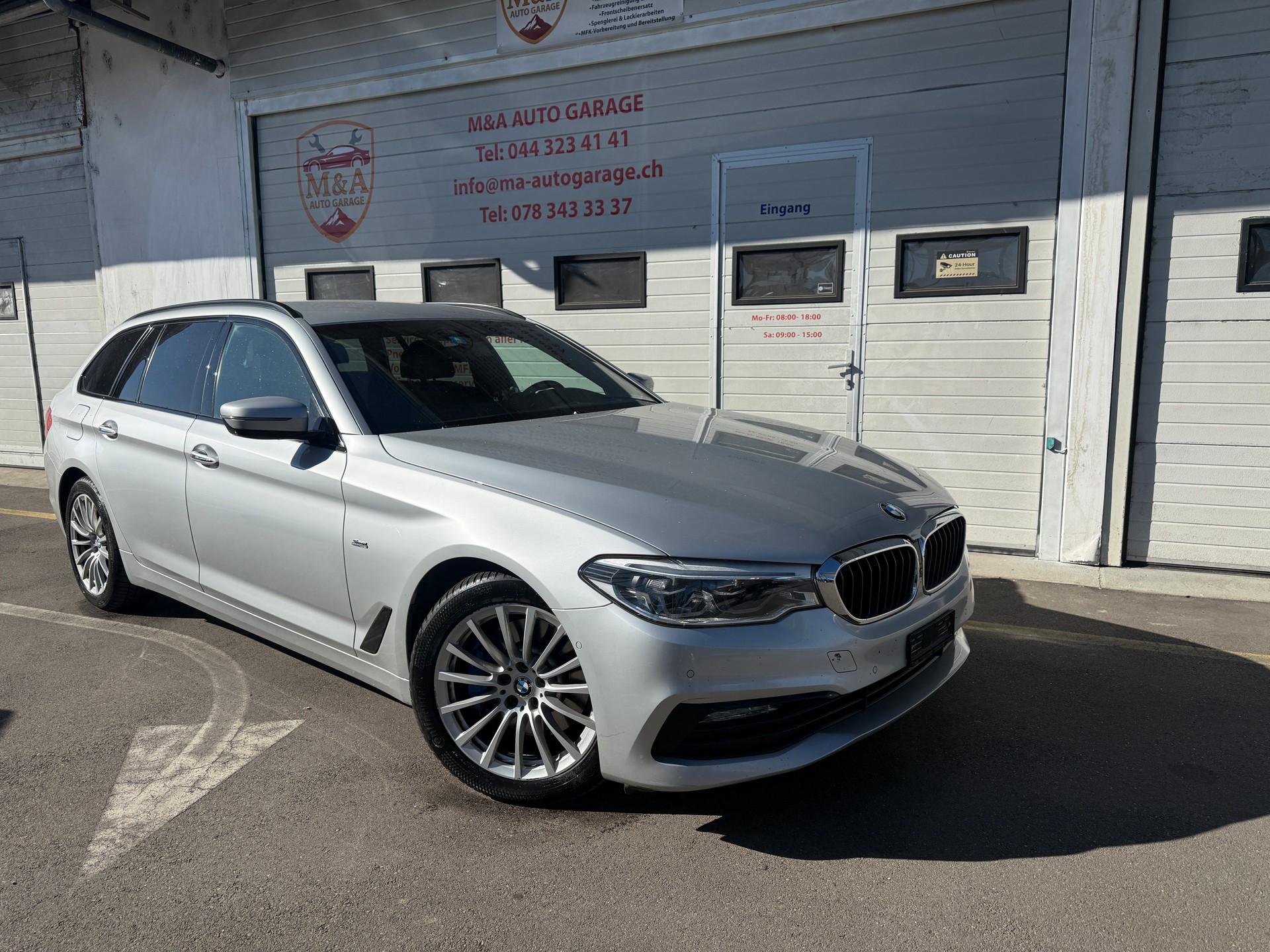 BMW 530d xDrive Touring Sport Line Steptronic-image-0