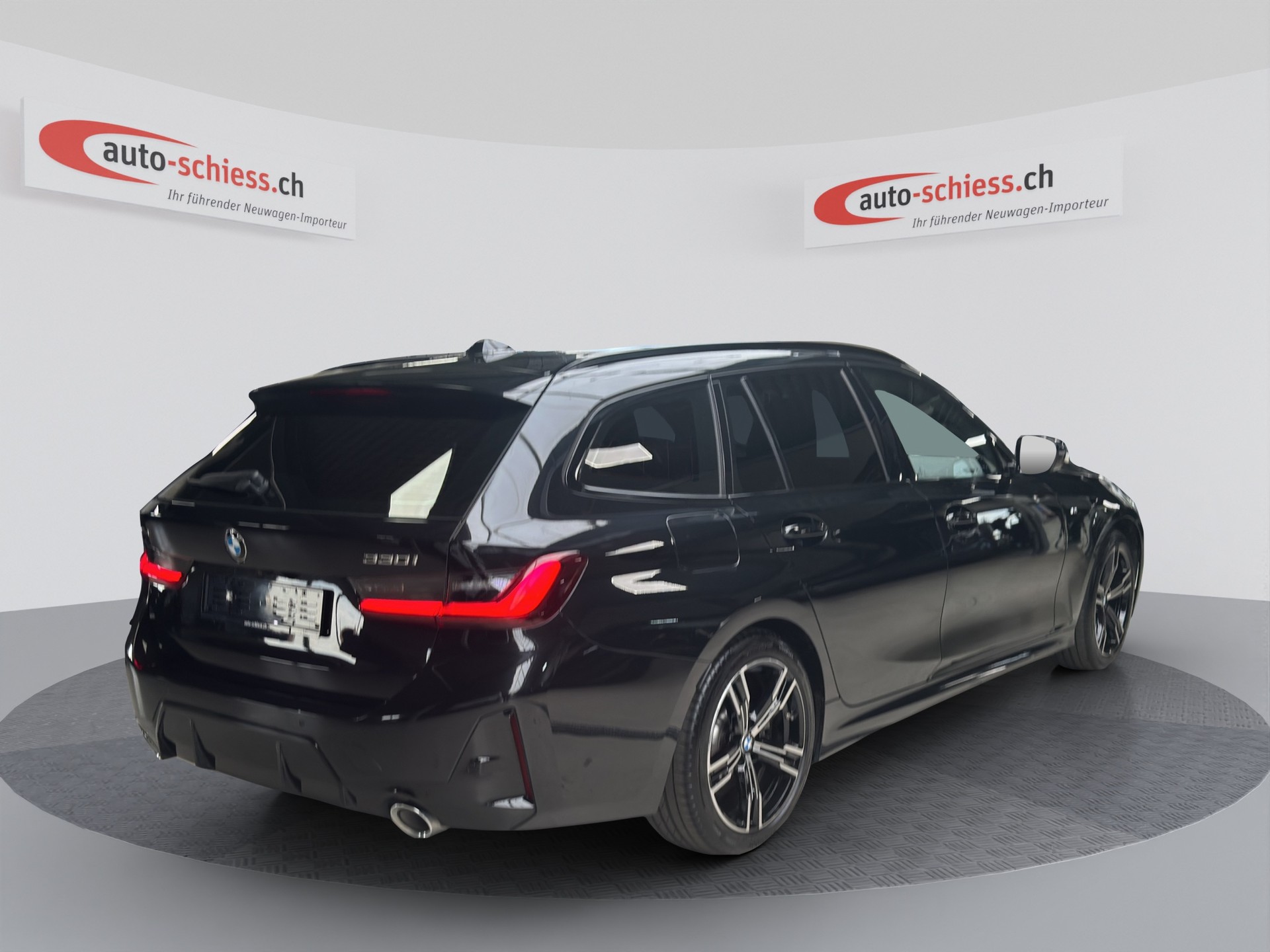 BMW 330i Touring xDrive Steptronic M Sport-image-4