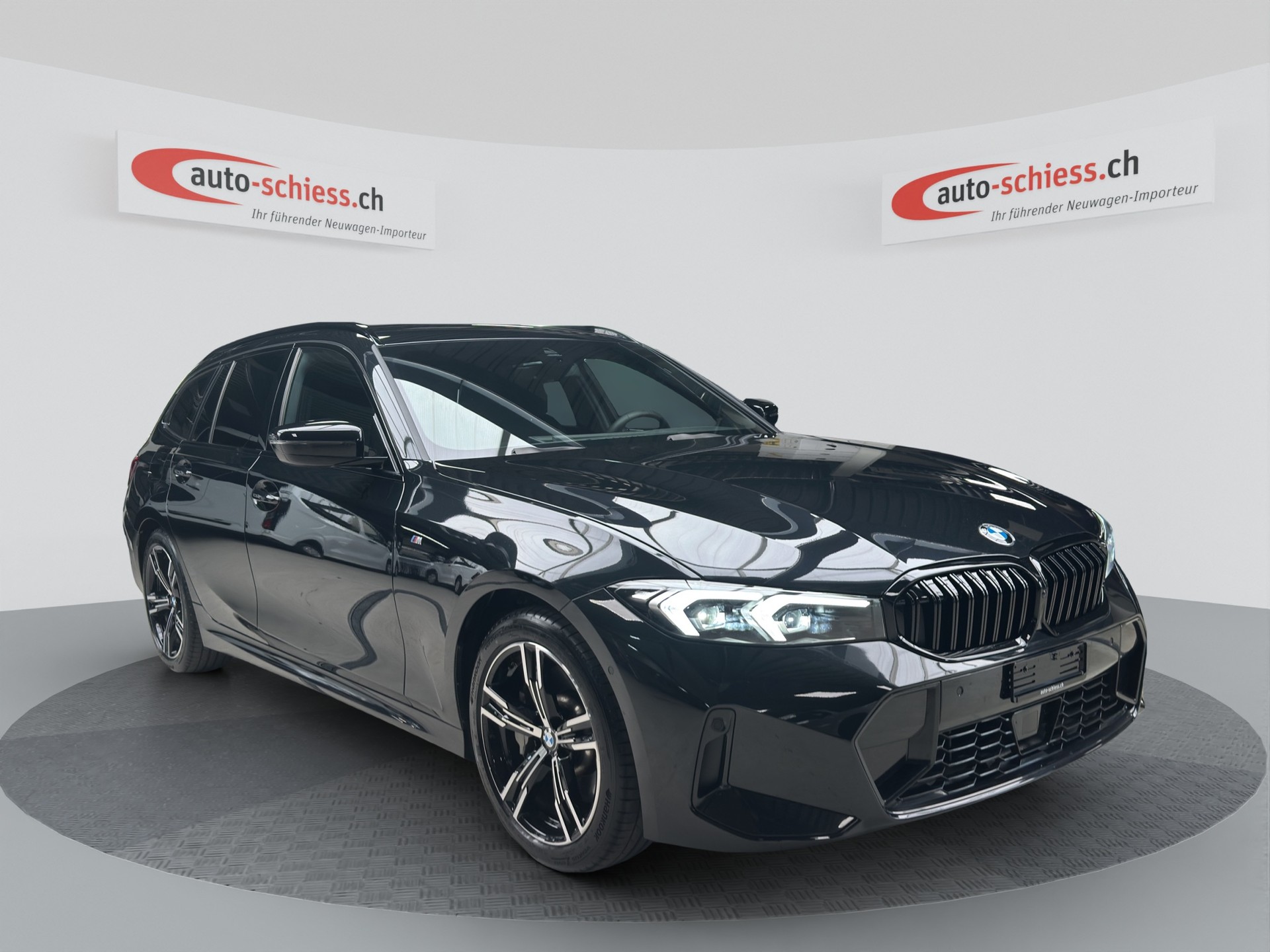 BMW 330i Touring xDrive Steptronic M Sport-image-0