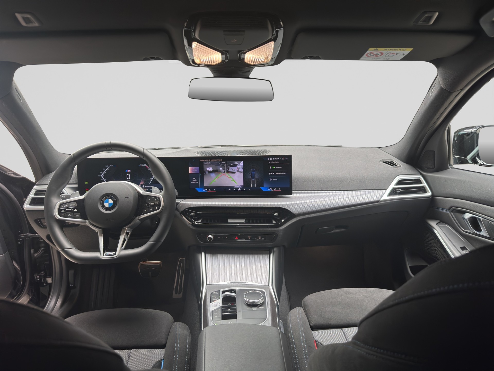 BMW 330i Touring xDrive Steptronic M Sport-image-12