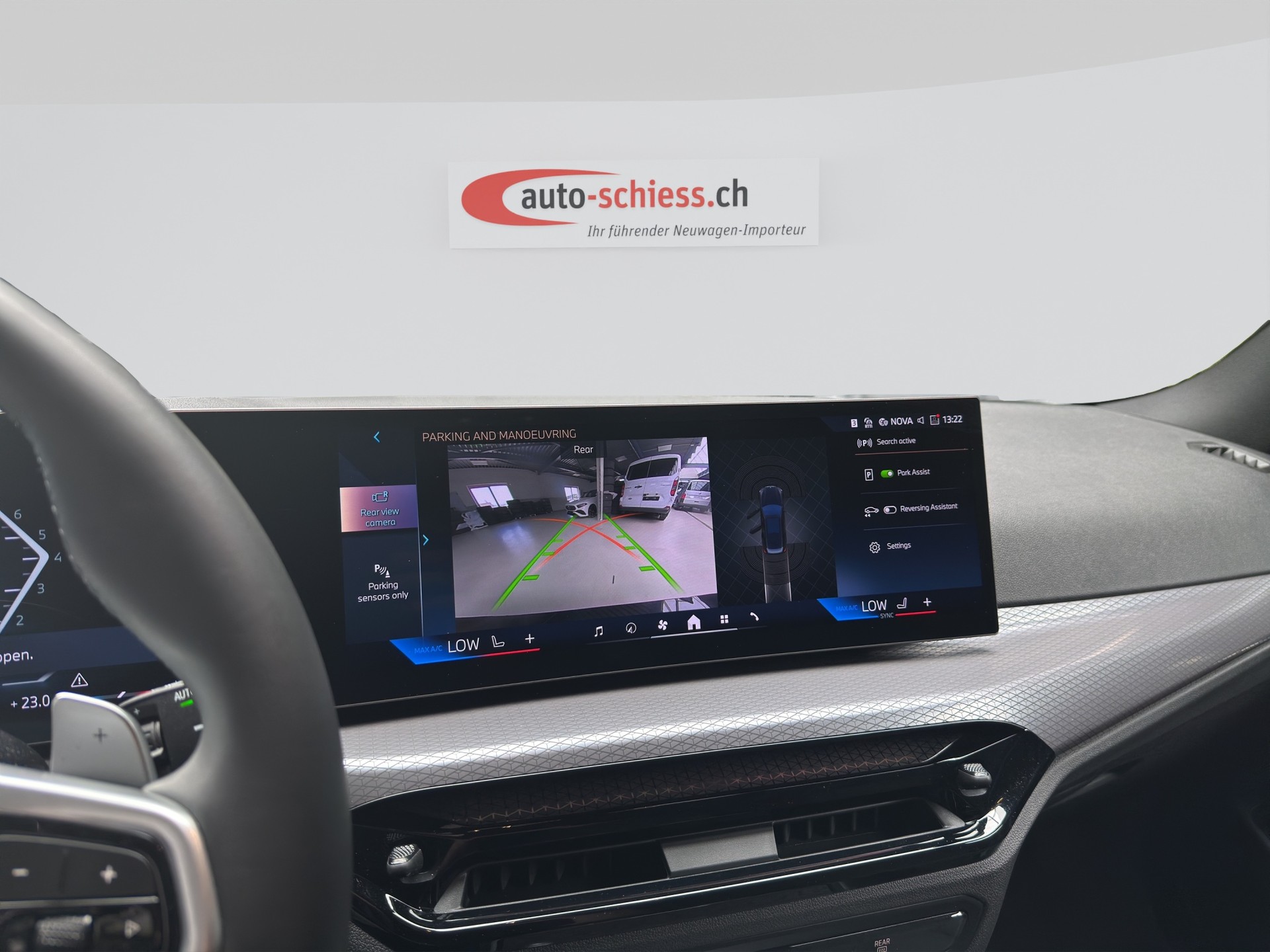 BMW 330i Touring xDrive Steptronic M Sport-image-11