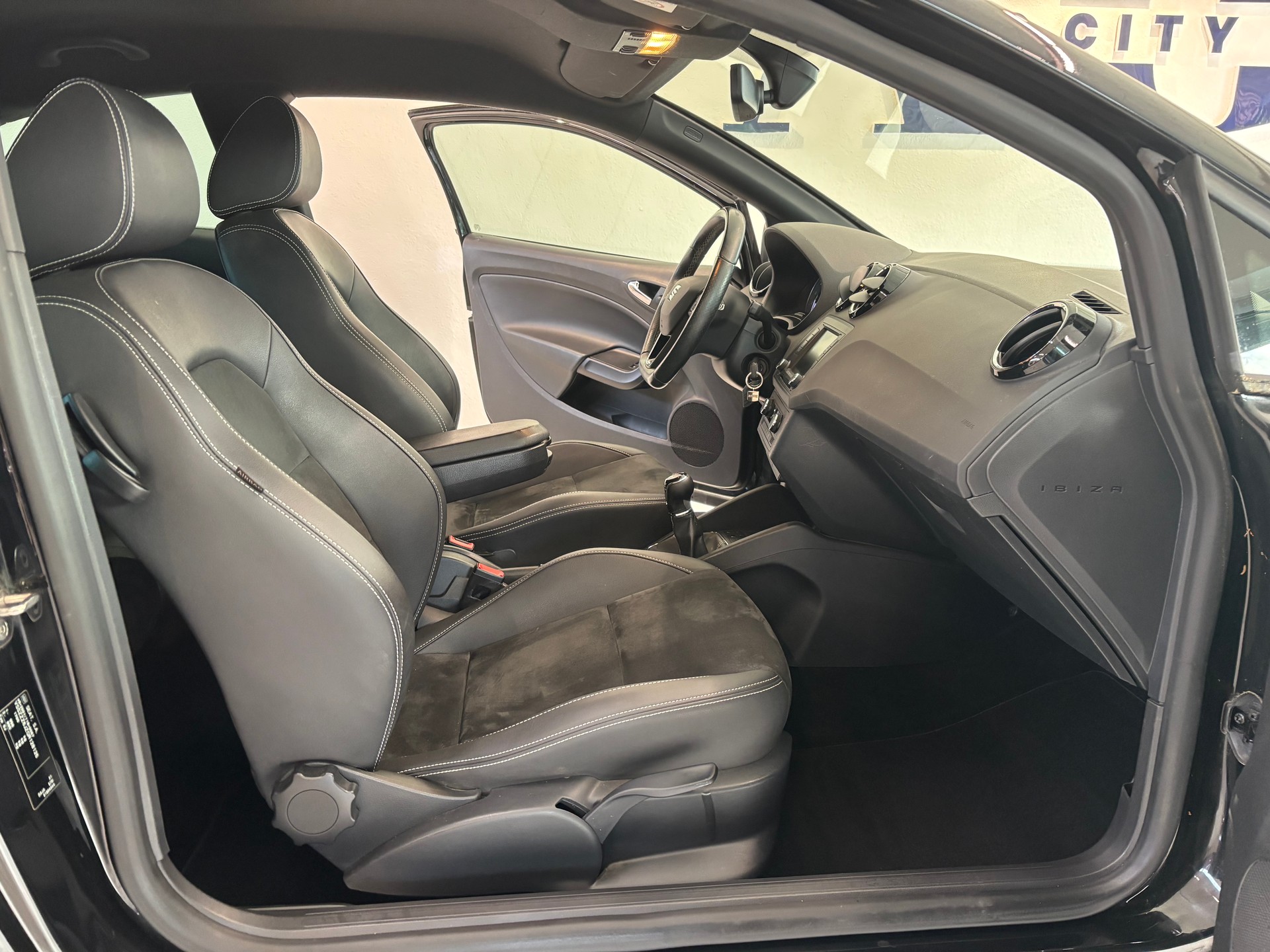 SEAT Ibiza SC 1.8 TSI Cupra-image-10