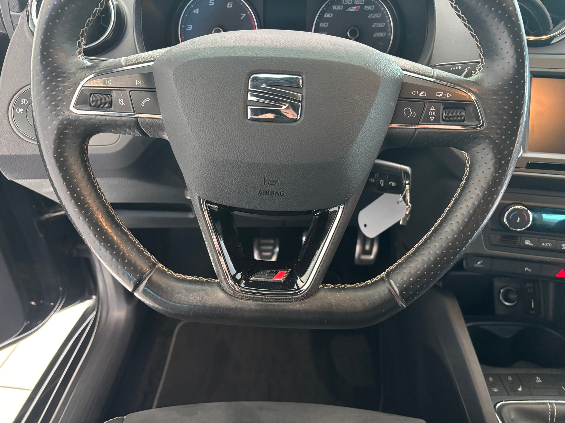 SEAT Ibiza SC 1.8 TSI Cupra-image-13