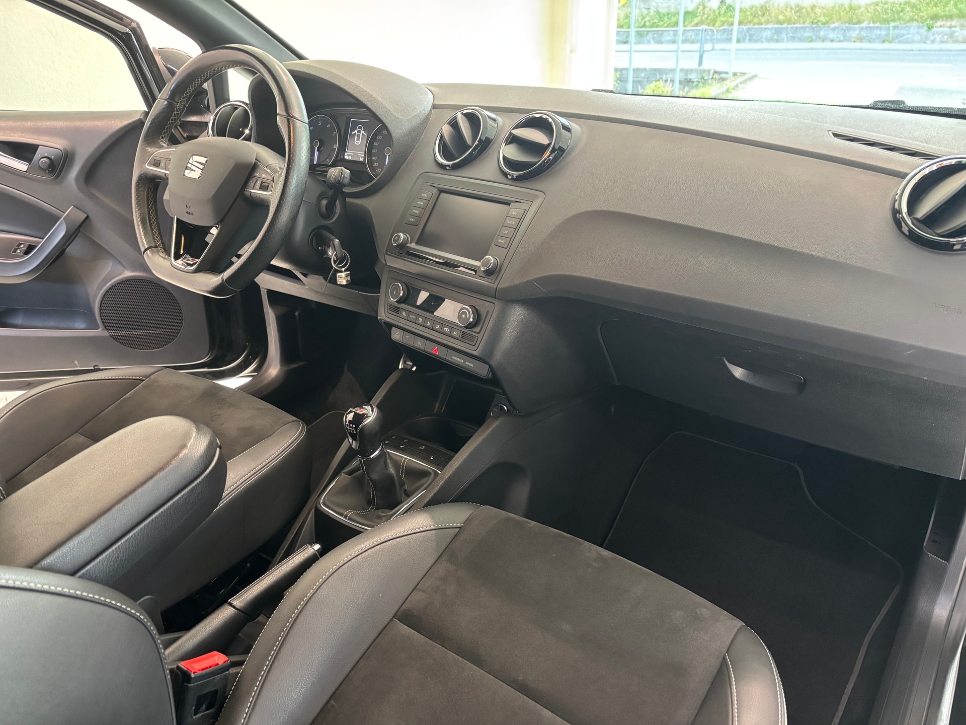 SEAT Ibiza SC 1.8 TSI Cupra-image-8
