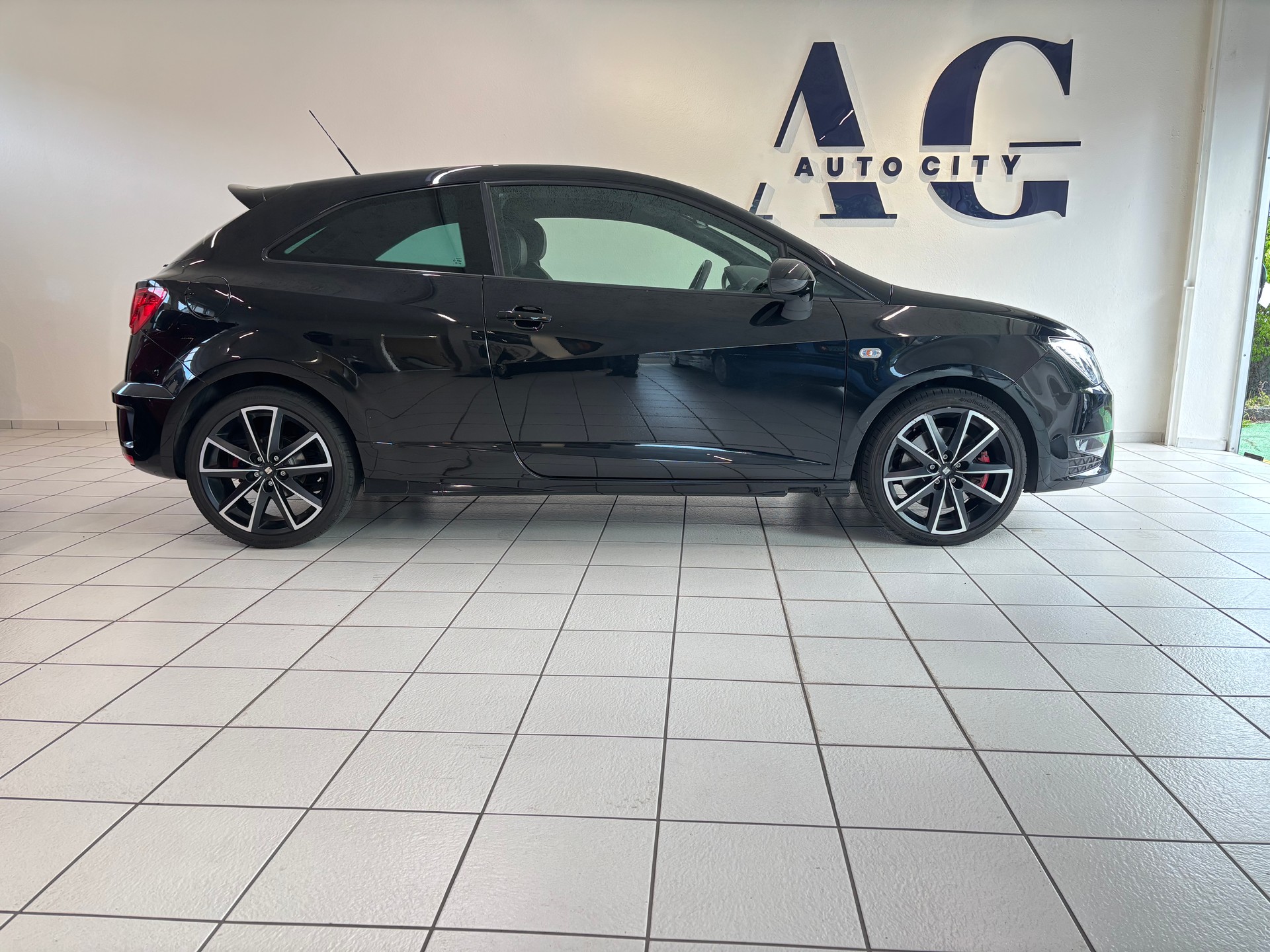 SEAT Ibiza SC 1.8 TSI Cupra-image-2