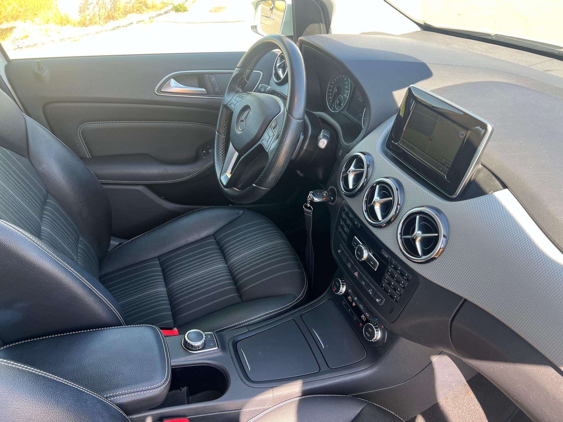 MERCEDES-BENZ B 200 7G-DCT-image-19