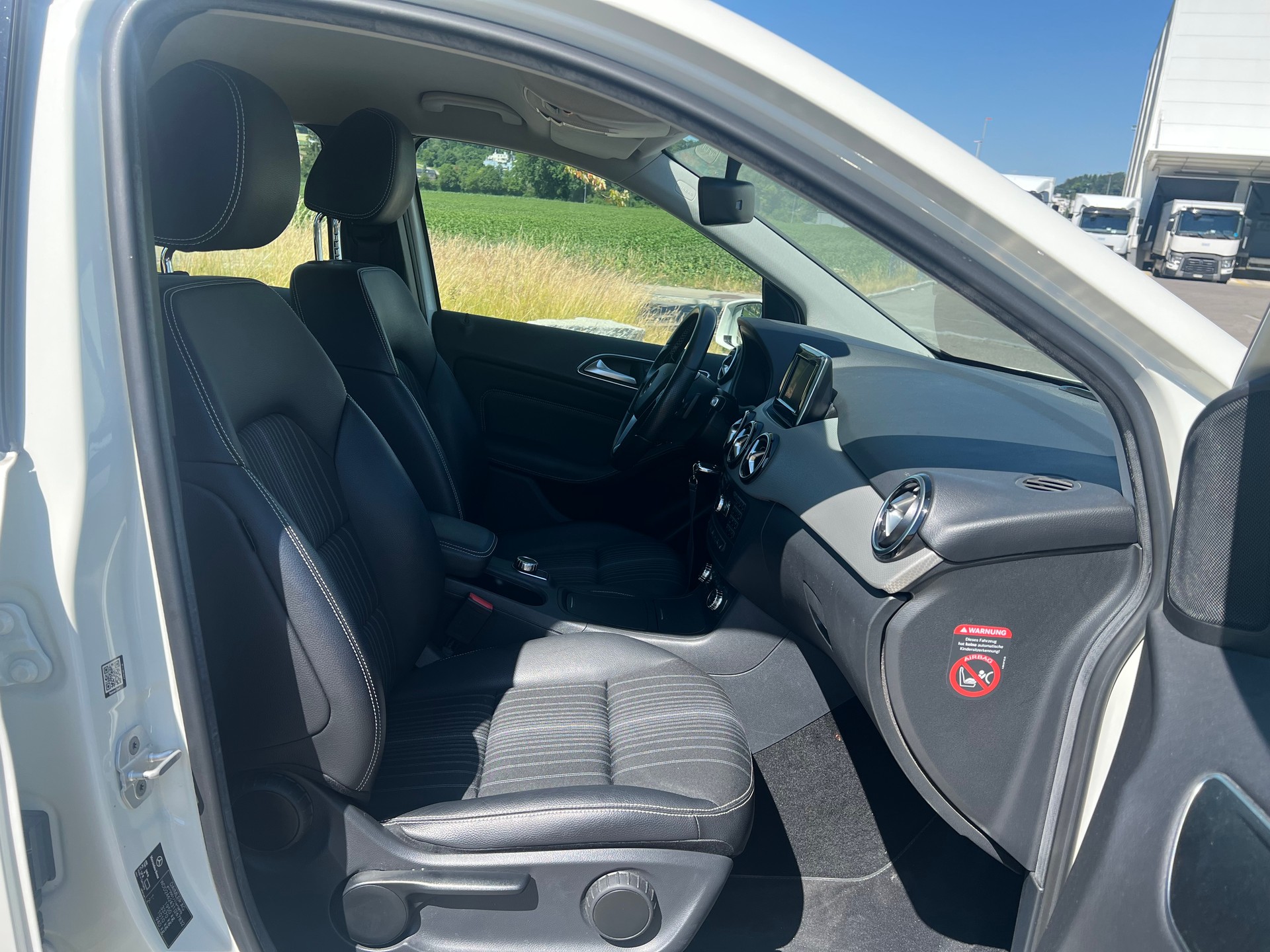 MERCEDES-BENZ B 200 7G-DCT-image-22