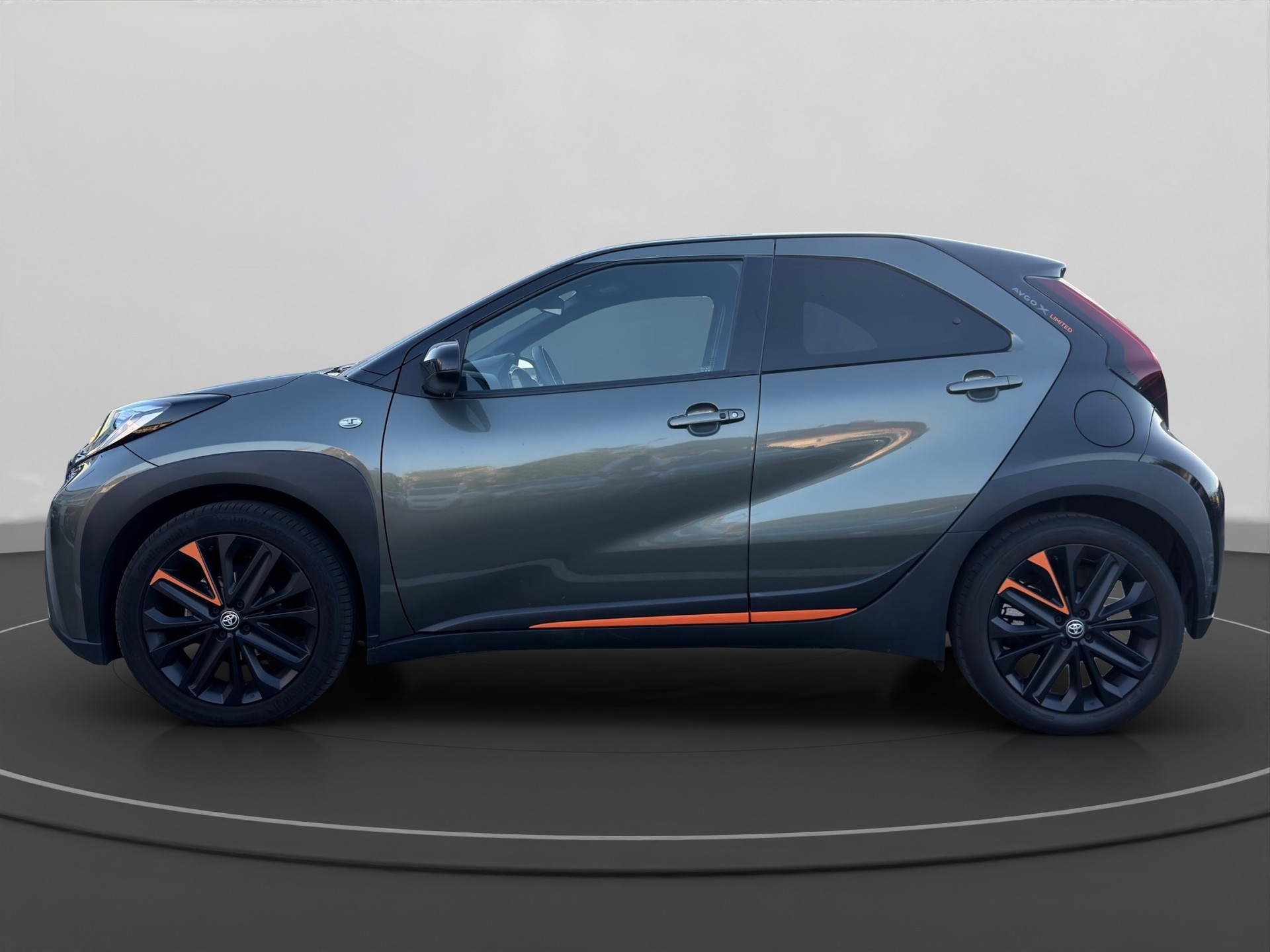 TOYOTA Aygo X 1.0 VVT-i Limited CVT-image-1