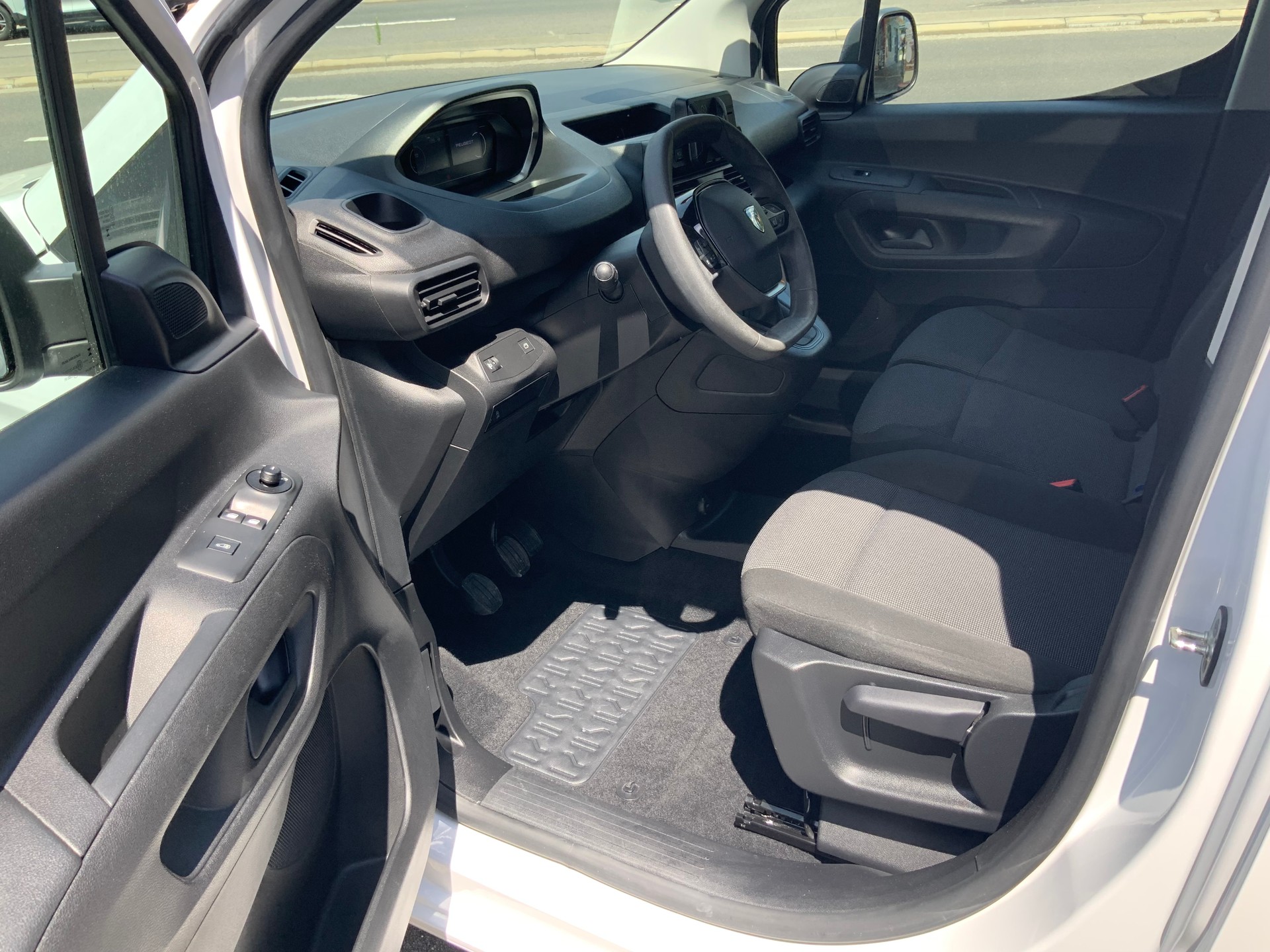 PEUGEOT Partner 1.2 Pure Tech 110 Standard 650kg-image-7