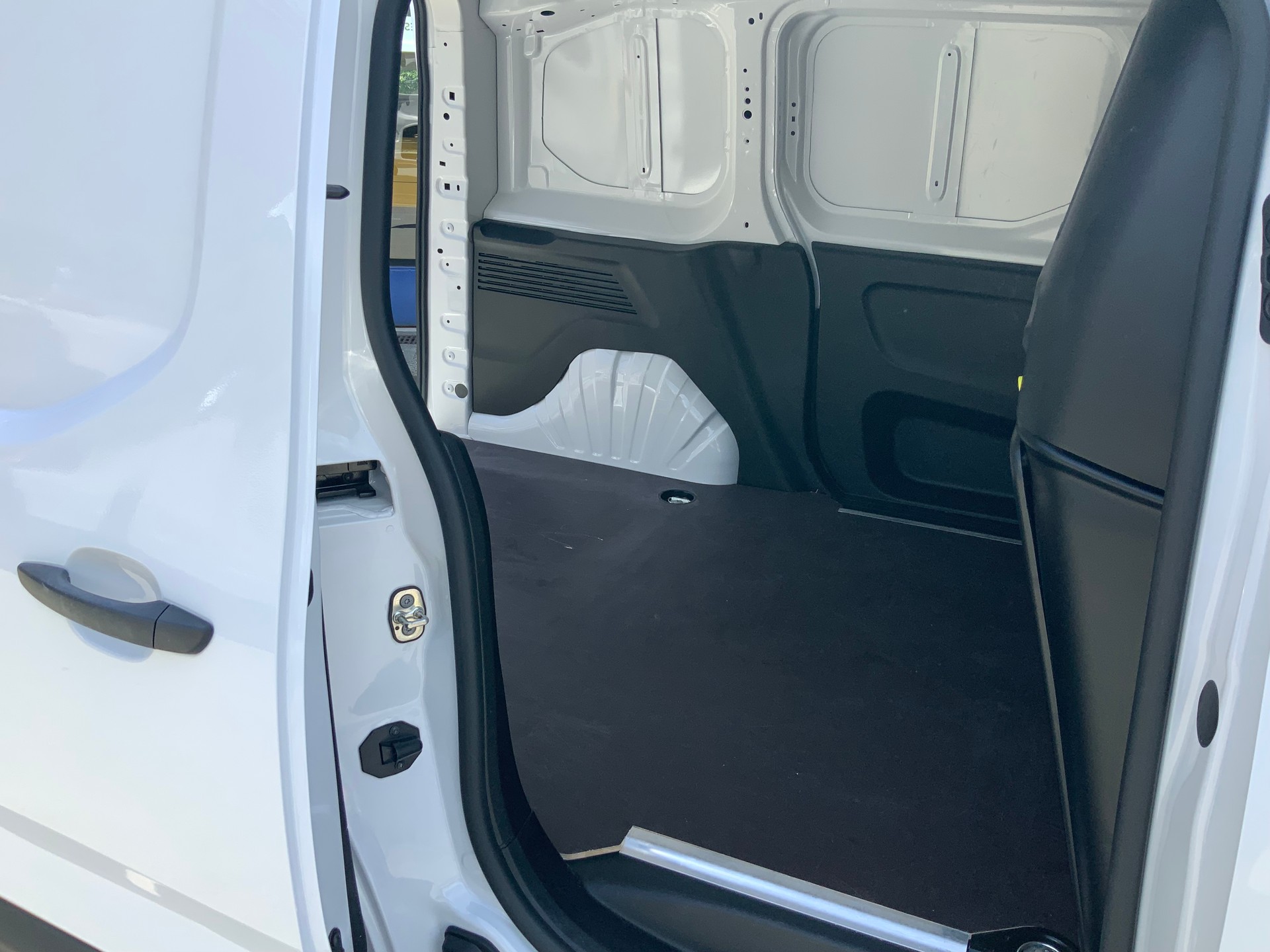 PEUGEOT Partner 1.2 Pure Tech 110 Standard 650kg-image-2