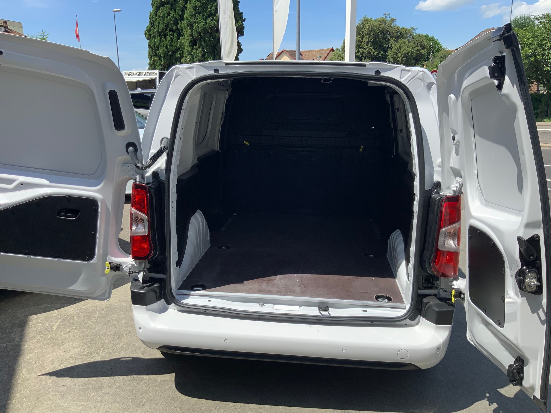 PEUGEOT Partner 1.2 Pure Tech 110 Standard 650kg-image-4