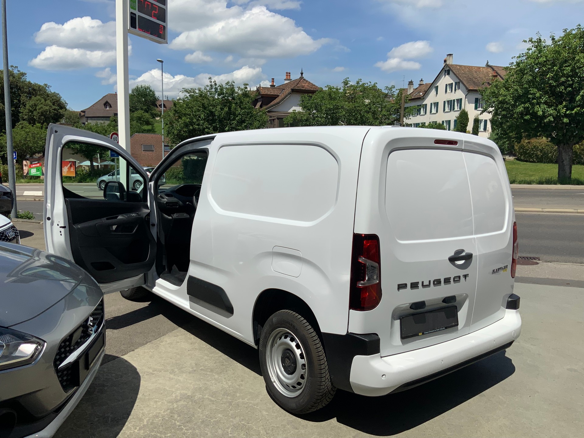 PEUGEOT Partner 1.2 Pure Tech 110 Standard 650kg-image-12