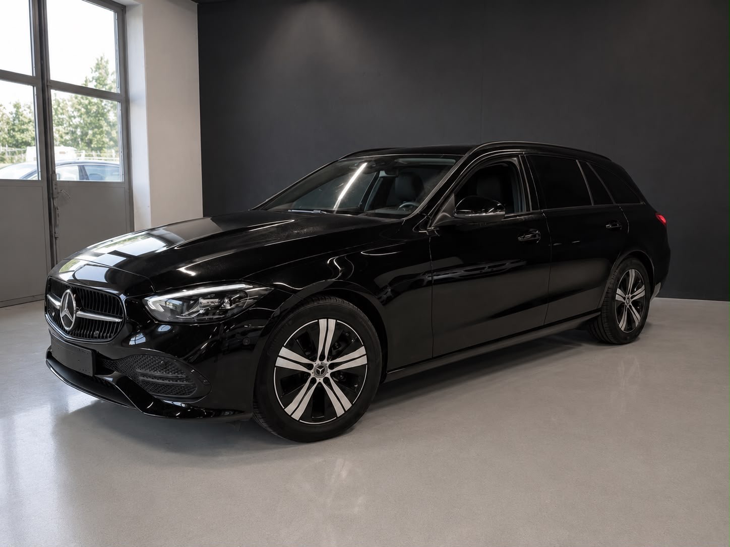 MERCEDES-BENZ C 200 T AMG Line-image-4