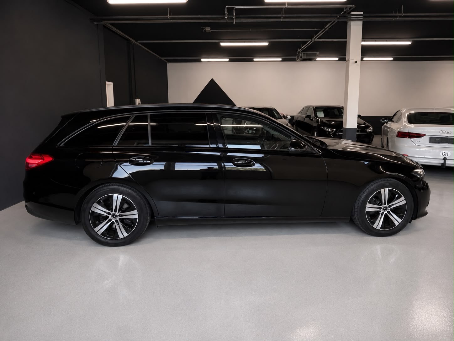 MERCEDES-BENZ C 200 T AMG Line-image-8
