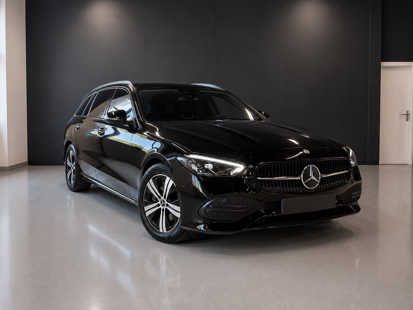 MERCEDES-BENZ C 200 T AMG Line-image-0