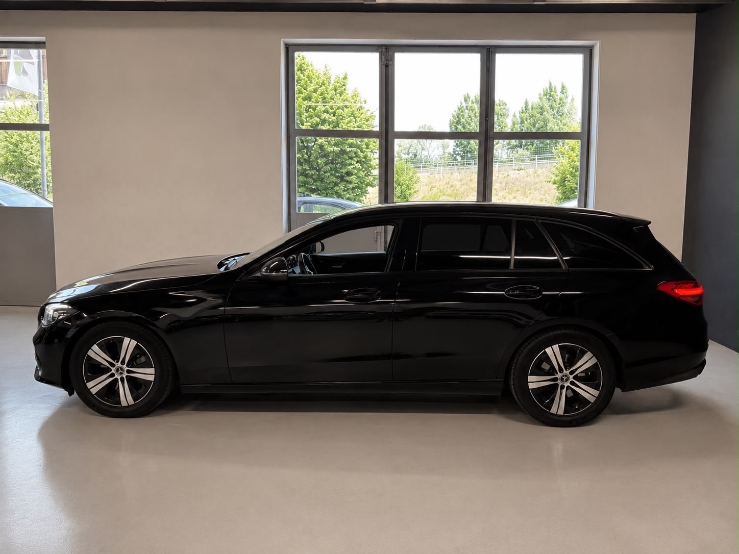 MERCEDES-BENZ C 200 T AMG Line-image-7