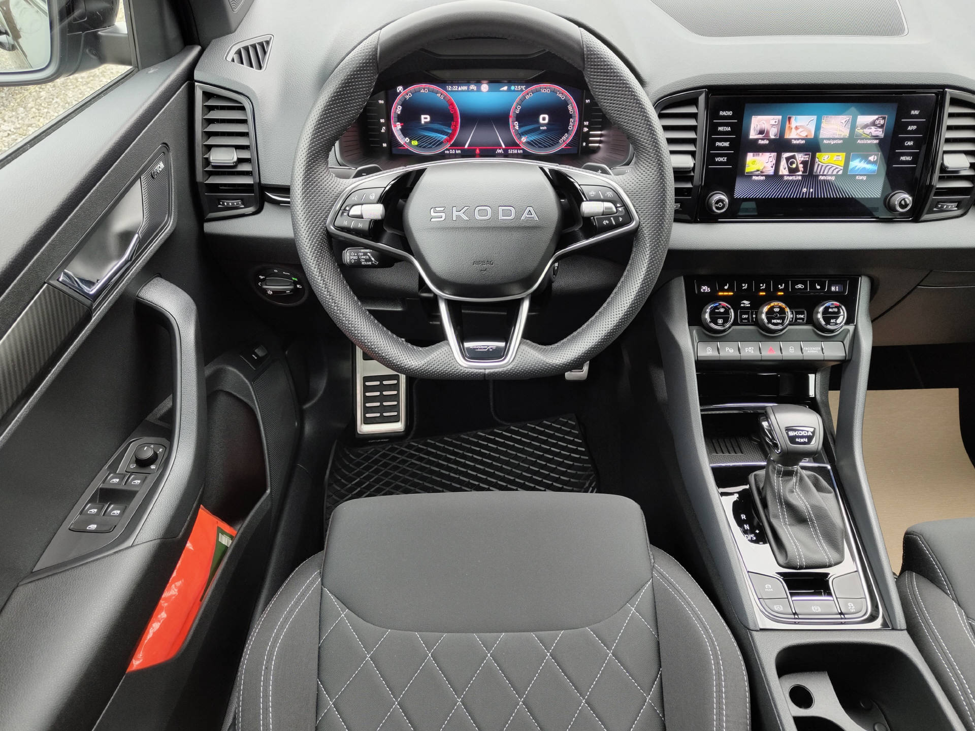 SKODA Karoq 2.0 TDI SportLine 4x4 DSG-image-4