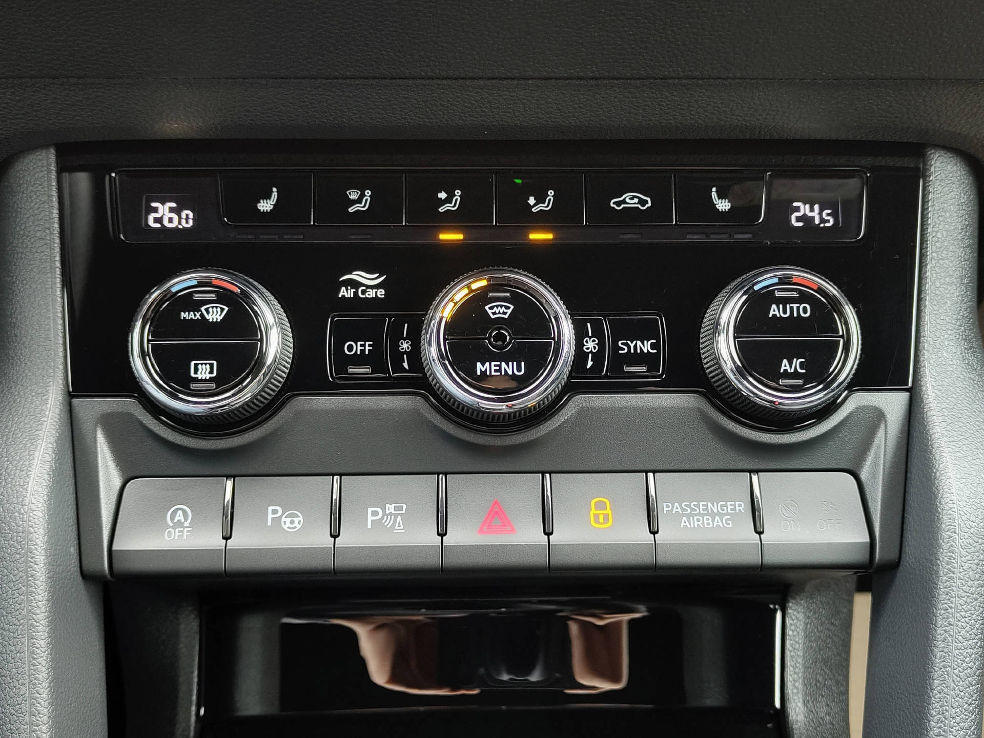 SKODA Karoq 2.0 TDI SportLine 4x4 DSG-image-9
