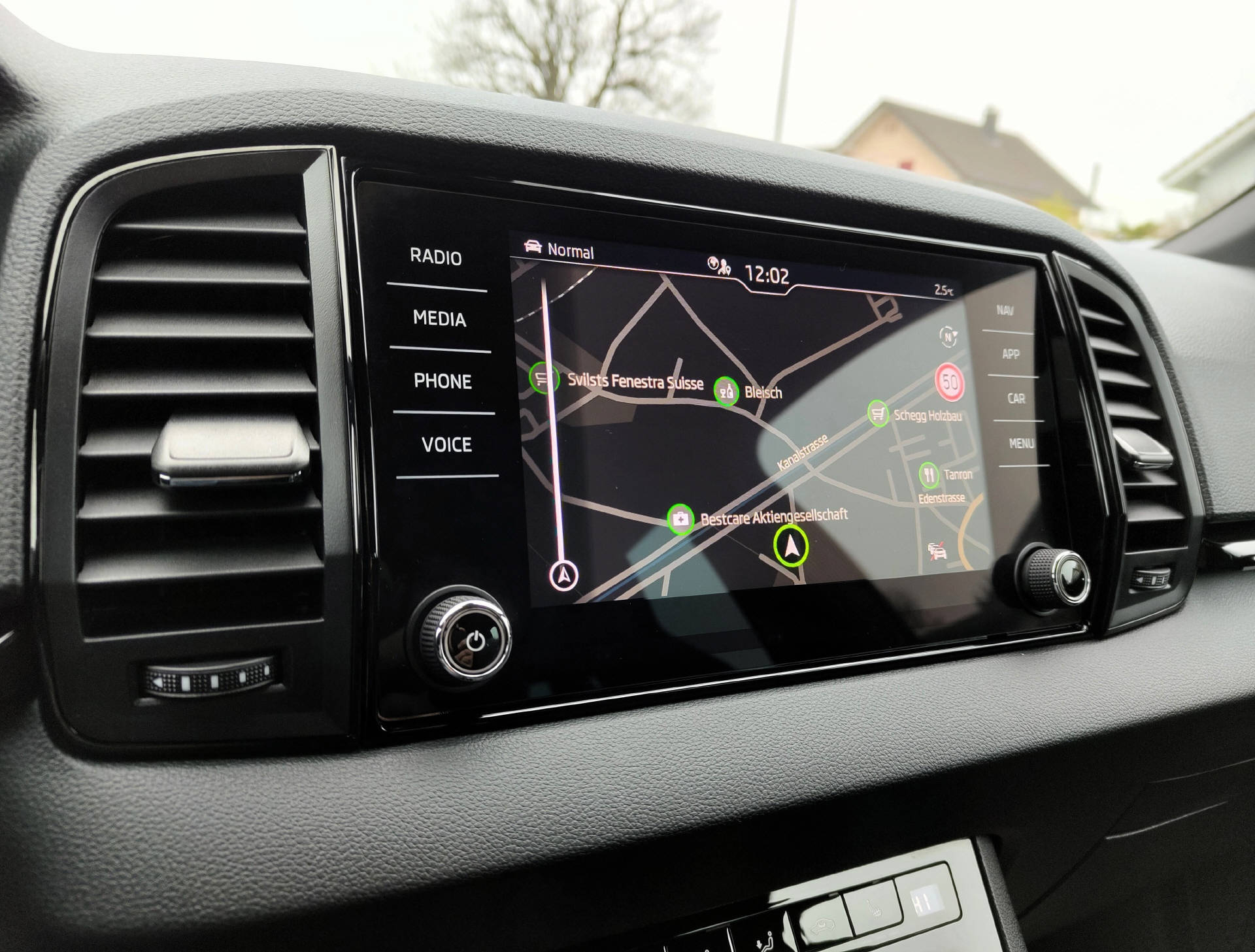 SKODA Karoq 2.0 TDI SportLine 4x4 DSG-image-7