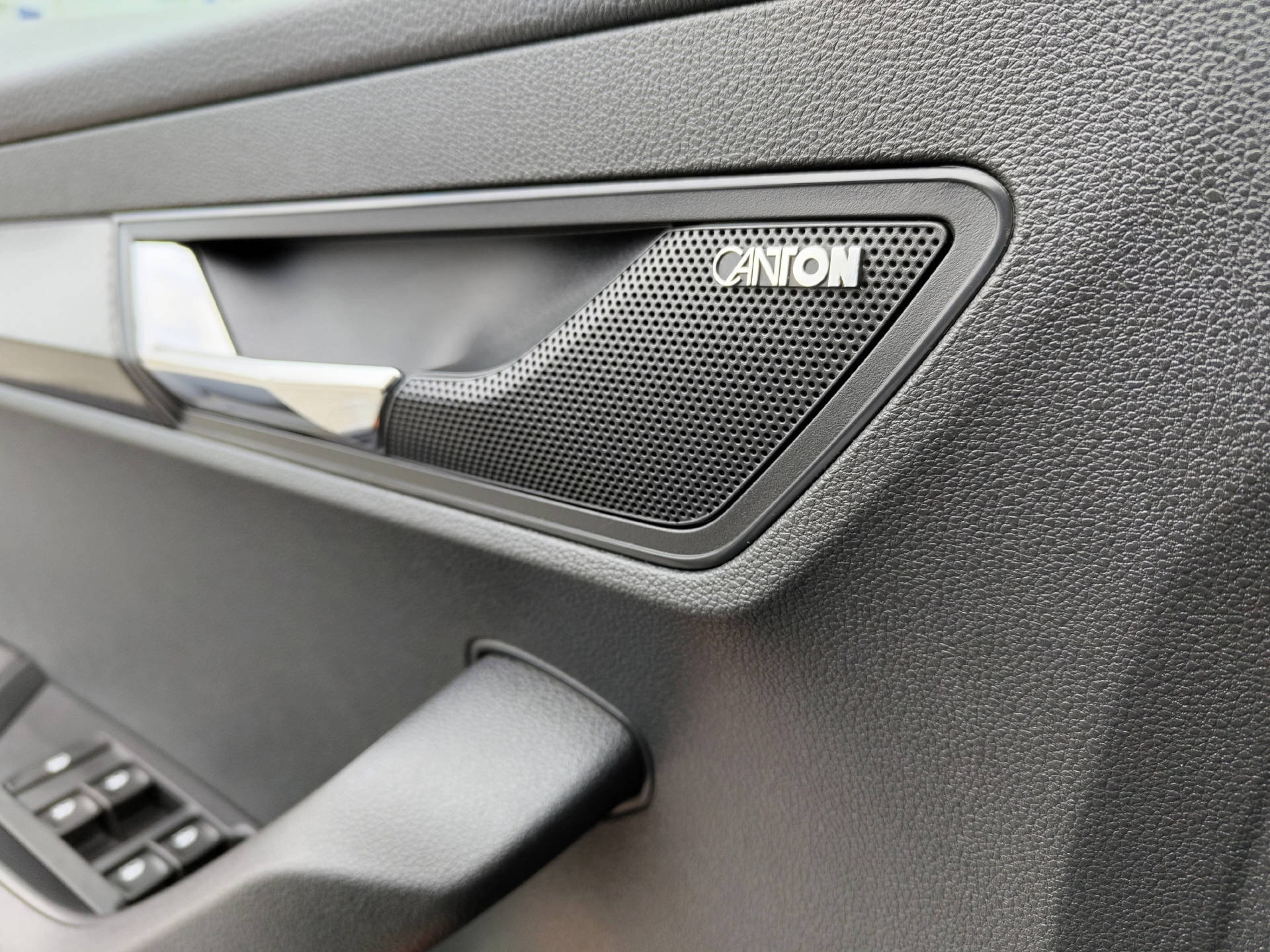 SKODA Karoq 2.0 TDI SportLine 4x4 DSG-image-11
