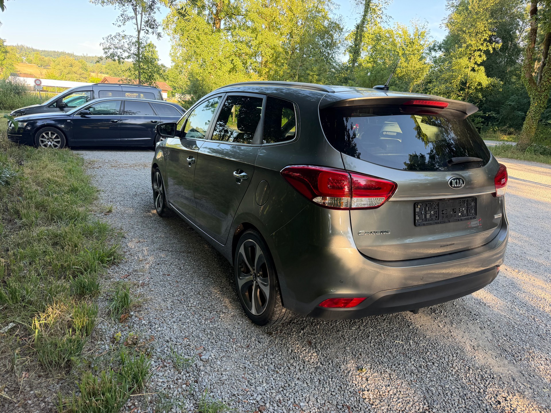 KIA Carens 1.7 CRDi Style-image-2