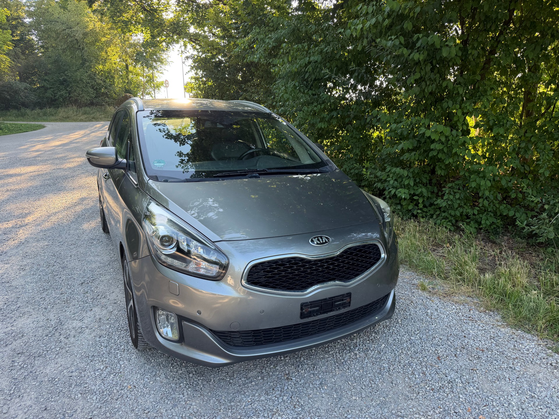 KIA Carens 1.7 CRDi Style-image-9