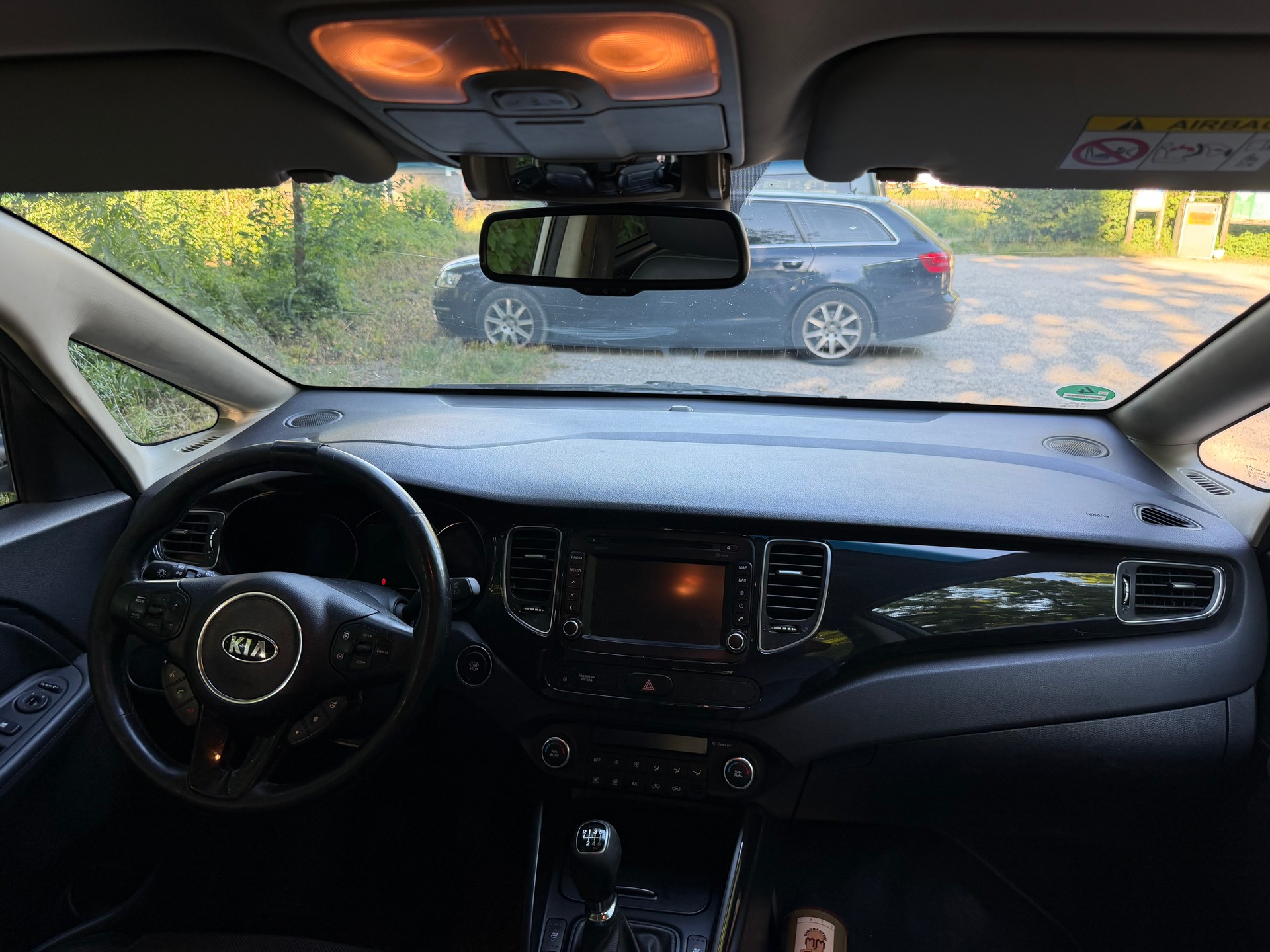 KIA Carens 1.7 CRDi Style-image-7