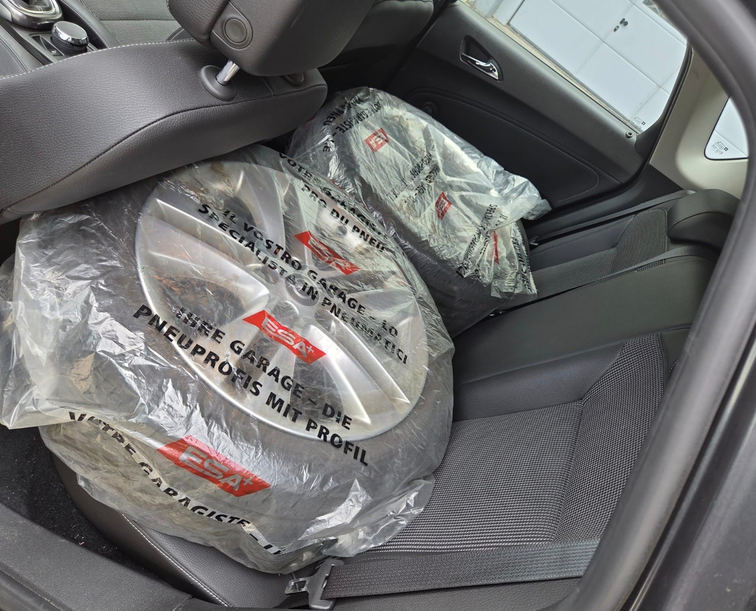 OPEL Astra 1.6i 16V Turbo Cosmo-image-8