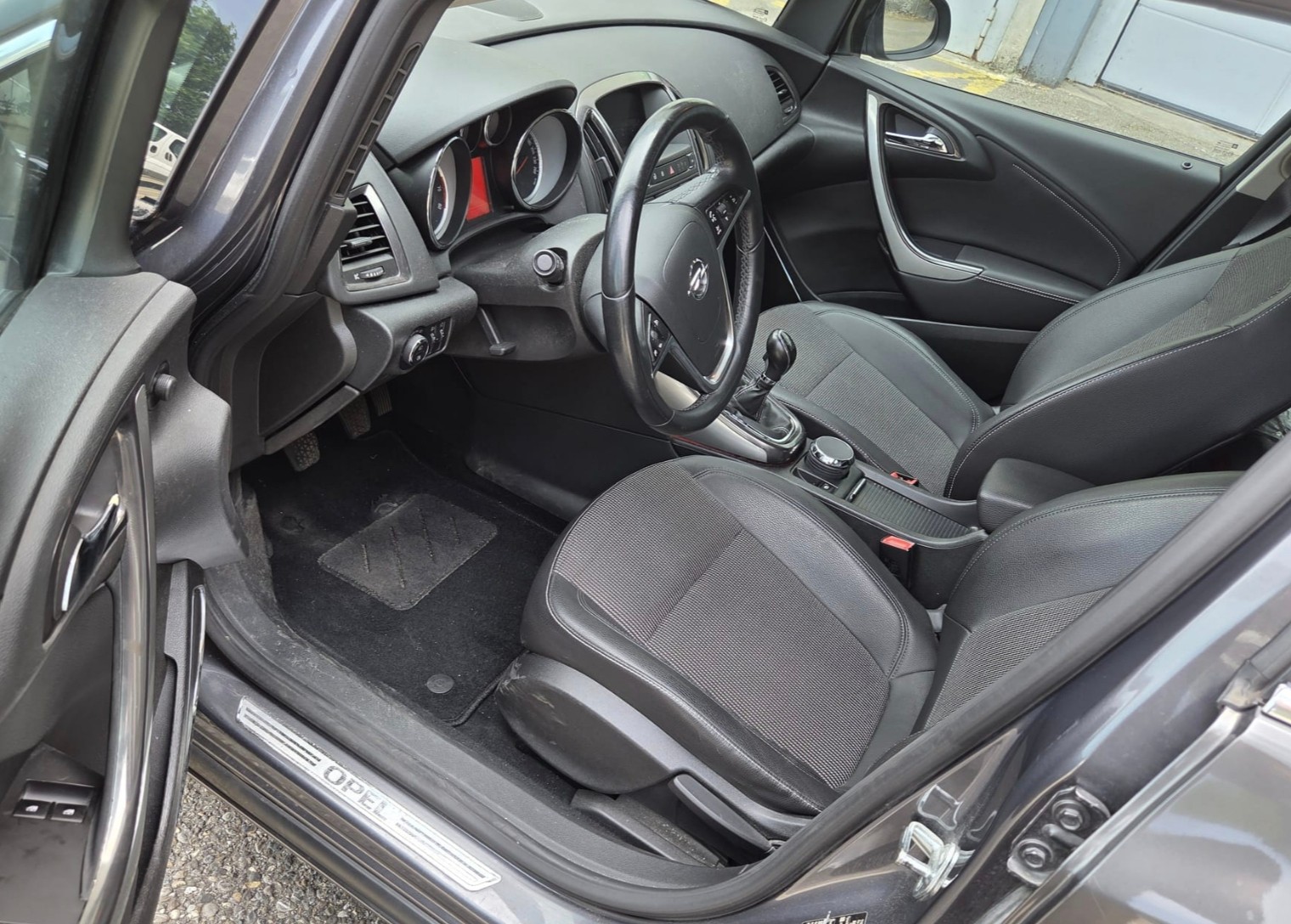 OPEL Astra 1.6i 16V Turbo Cosmo-image-7