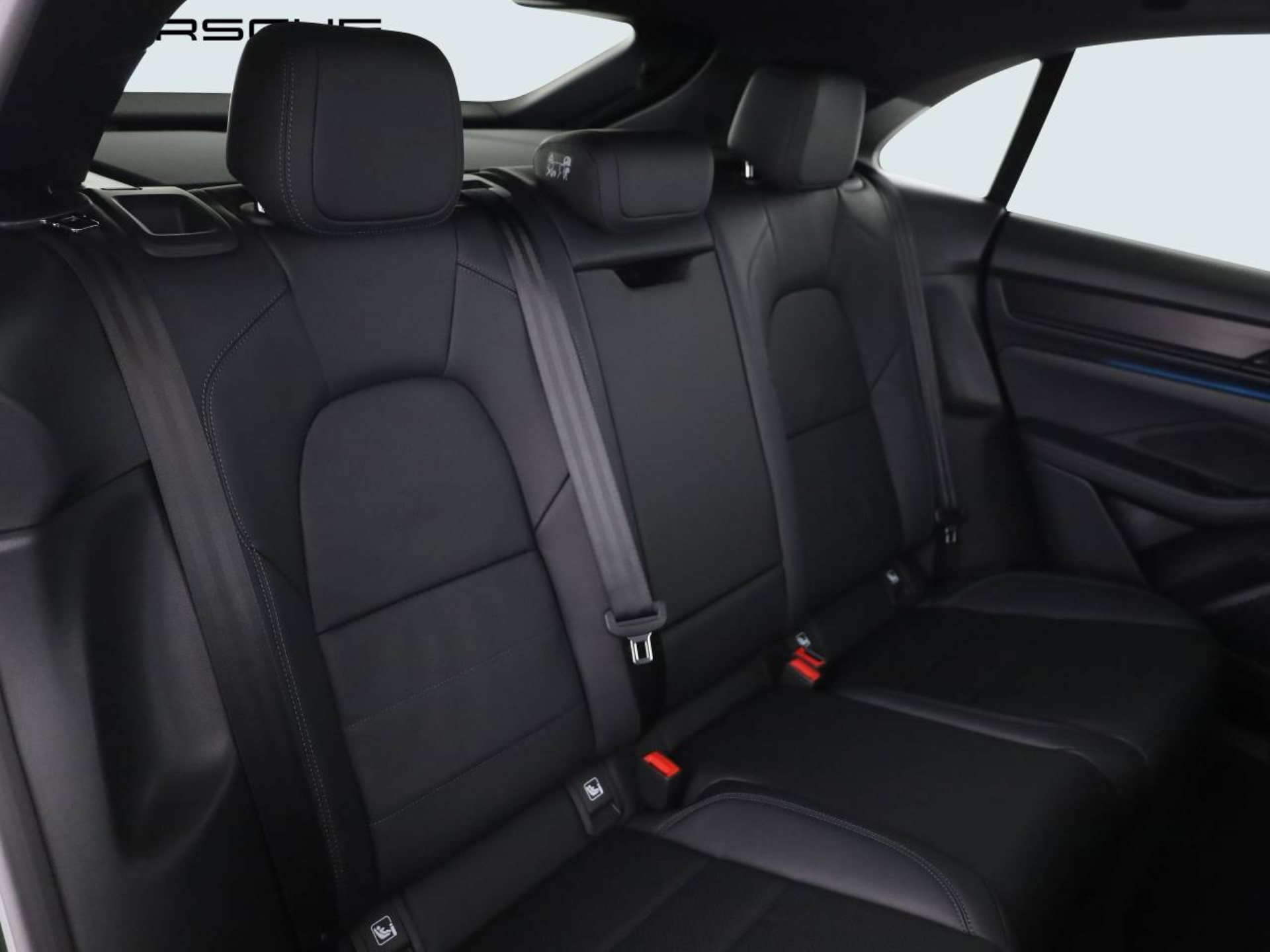 PORSCHE Macan 4S-image-11