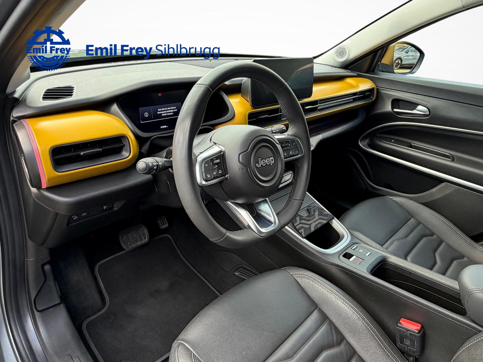 JEEP Avenger Summit-showroom-element-3