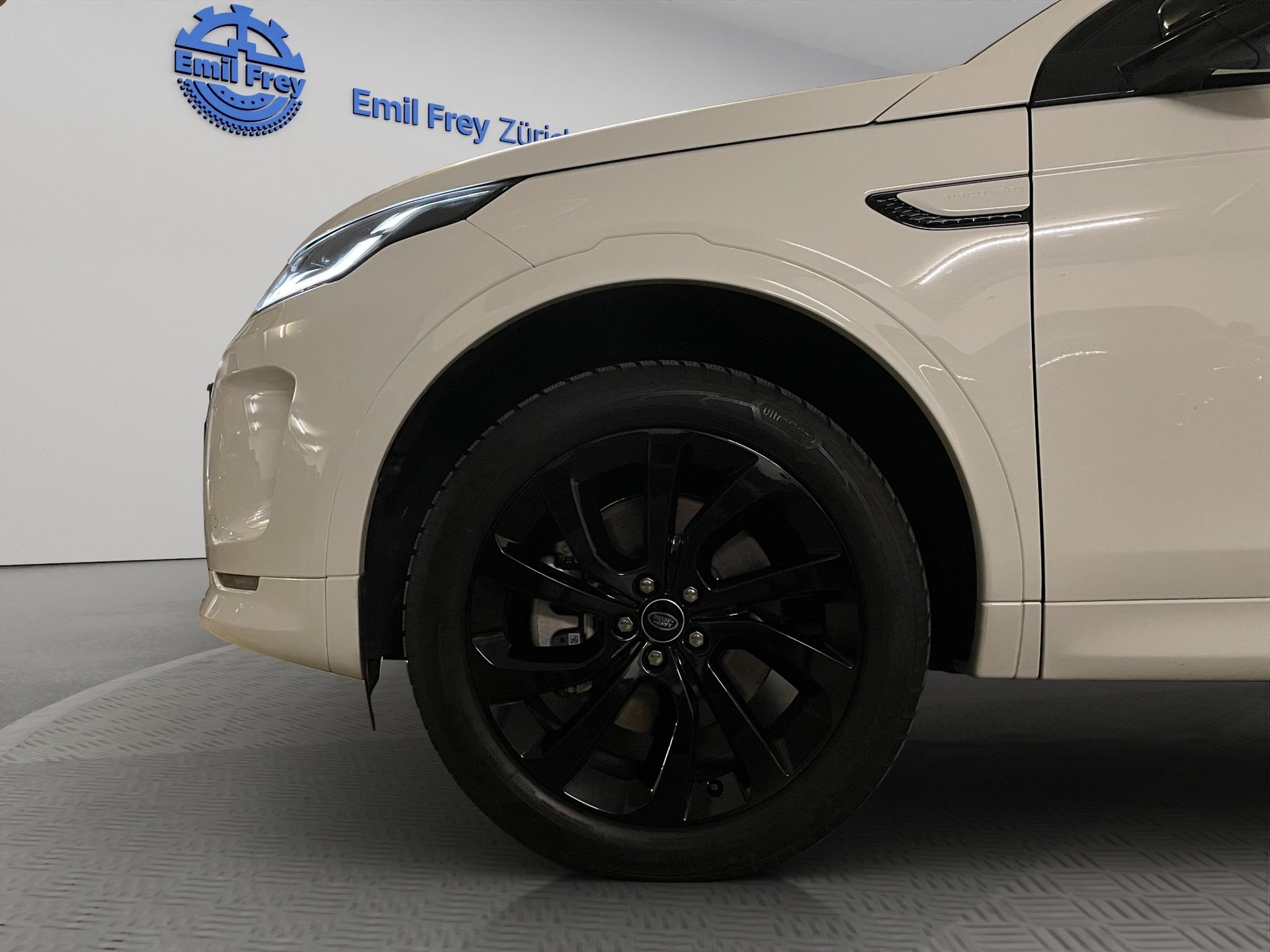 LAND ROVER Discovery Sport 1.5 T 300e R-Dynamic SE (Plug-in Hybrid)-image-12