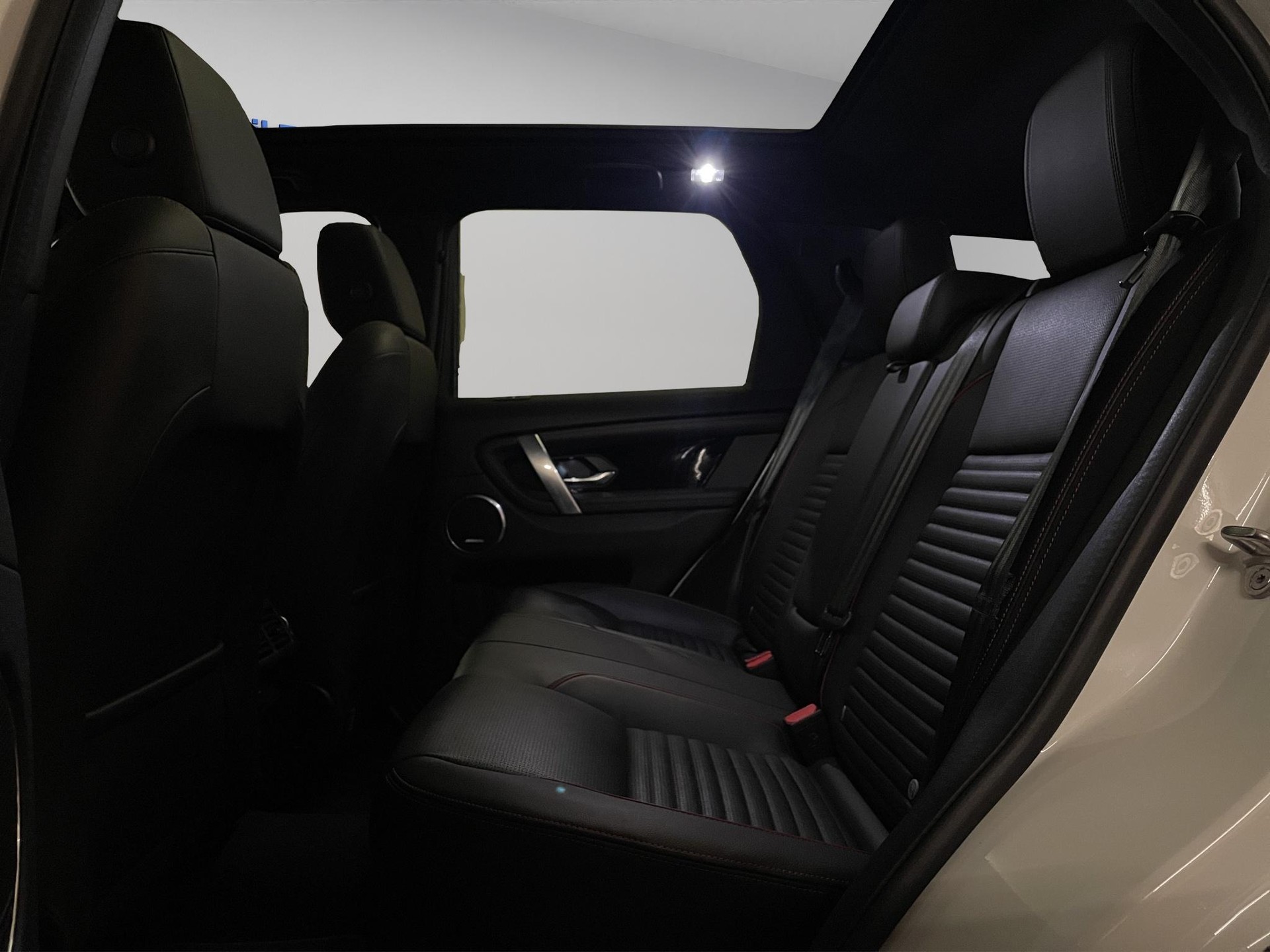 LAND ROVER Discovery Sport 1.5 T 300e R-Dynamic SE (Plug-in Hybrid)-image-8