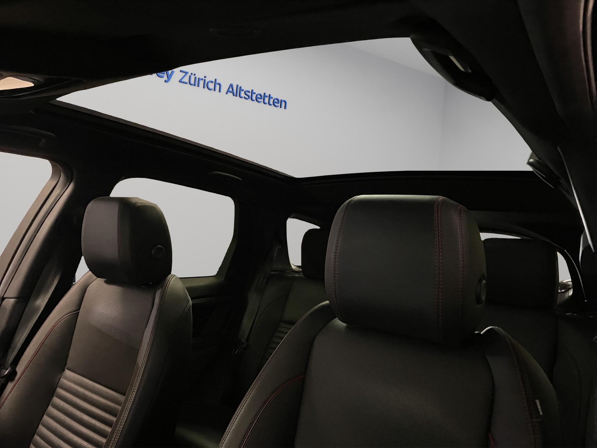 LAND ROVER Discovery Sport 1.5 T 300e R-Dynamic SE (Plug-in Hybrid)-image-11