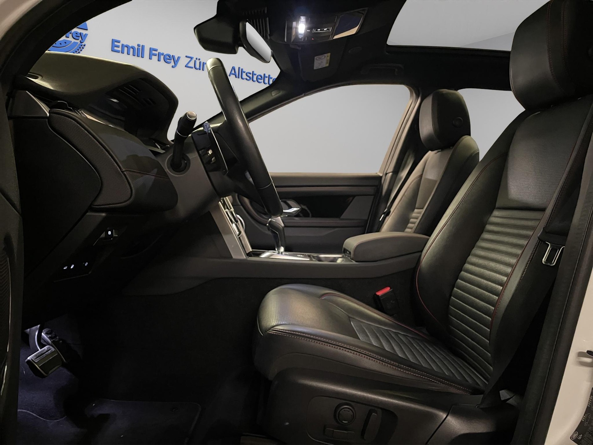 LAND ROVER Discovery Sport 1.5 T 300e R-Dynamic SE (Plug-in Hybrid)-image-6