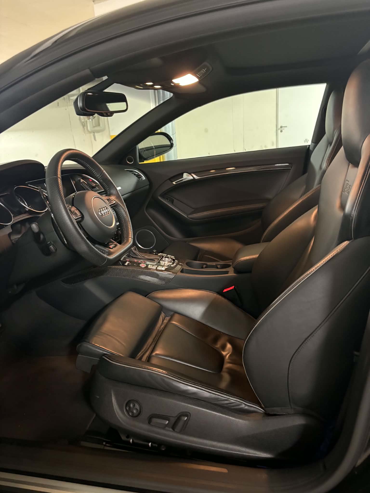 AUDI 4.2 V8 FSI quattro S-Tronic-image-5