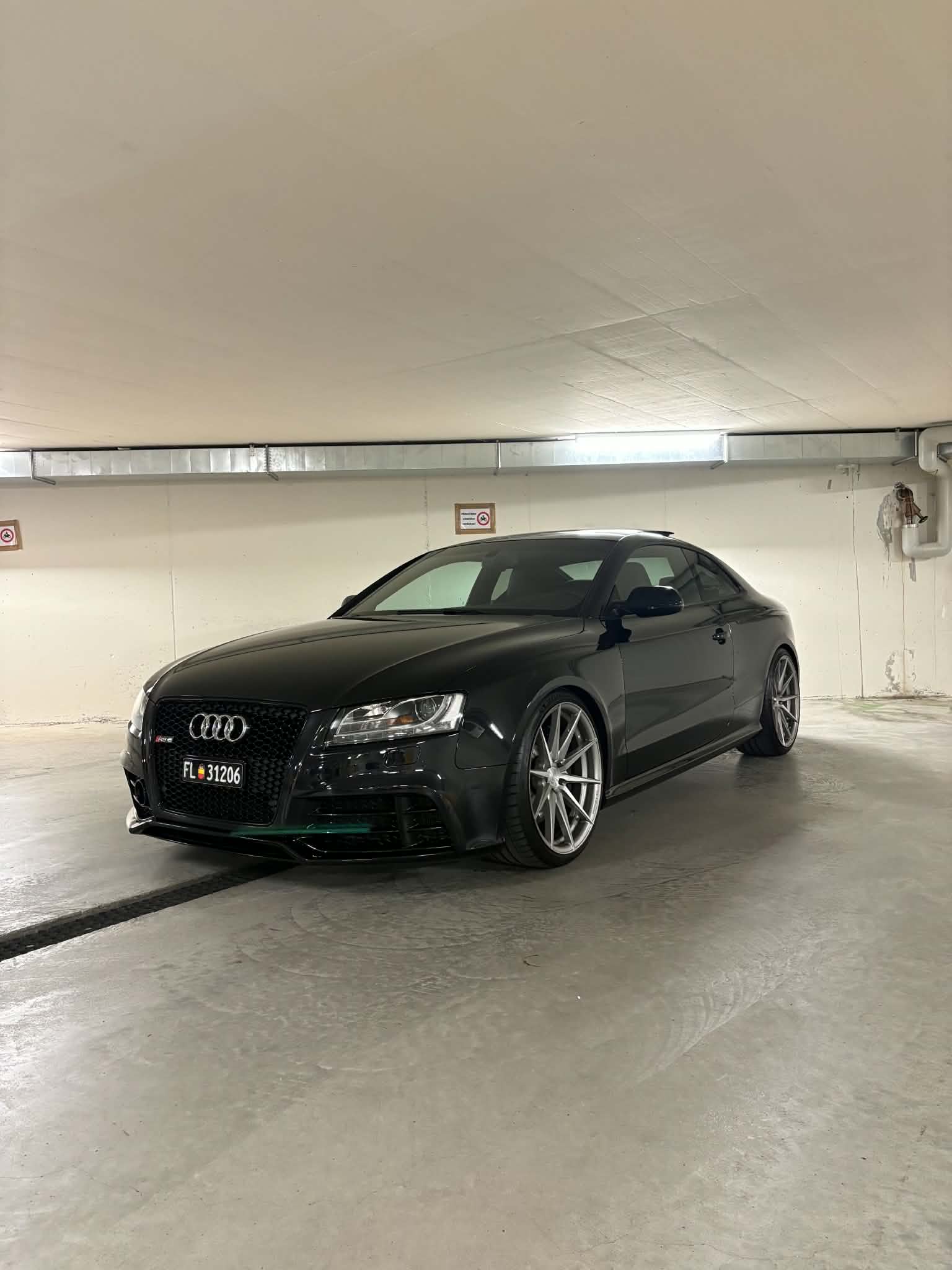 AUDI 4.2 V8 FSI quattro S-Tronic-image-3