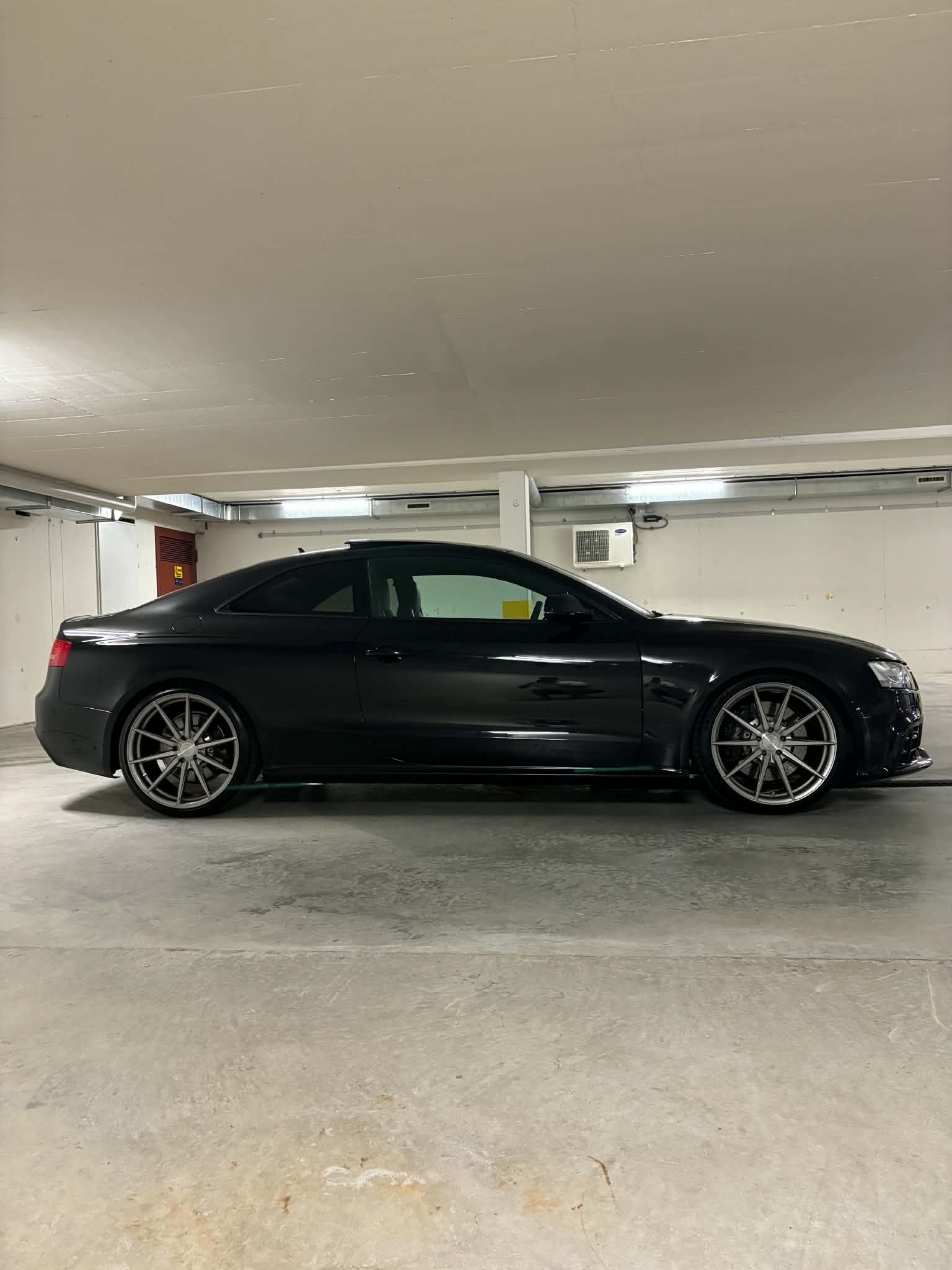 AUDI 4.2 V8 FSI quattro S-Tronic-image-2